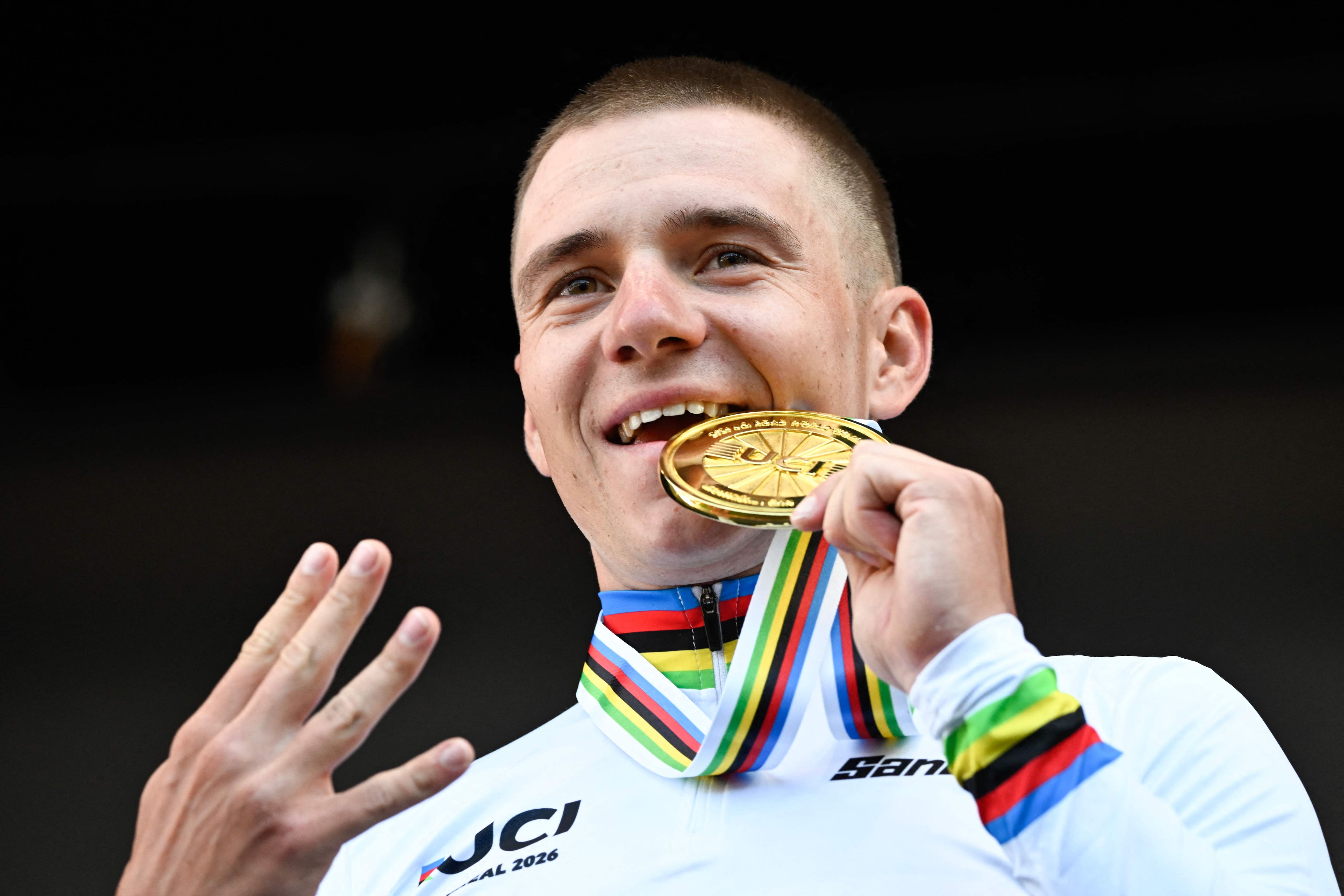 Mondiaux de cyclisme sur route: Remco Evenepoel réalise un exploit historique à Montréal