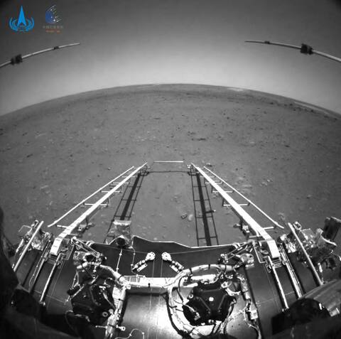 L’astromobile chinois sur Mars commence à explorer la planète rouge