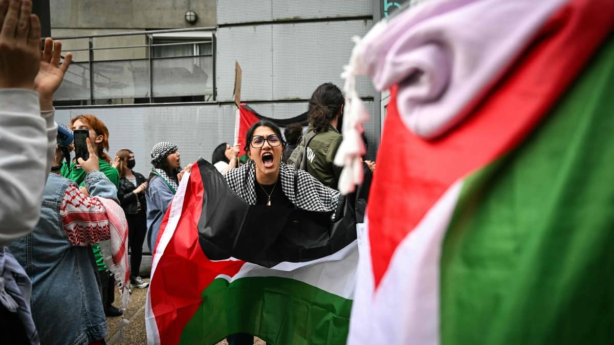 Royaume-Uni: un policier inculpé pour avoir diffusé une image en soutien au Hamas