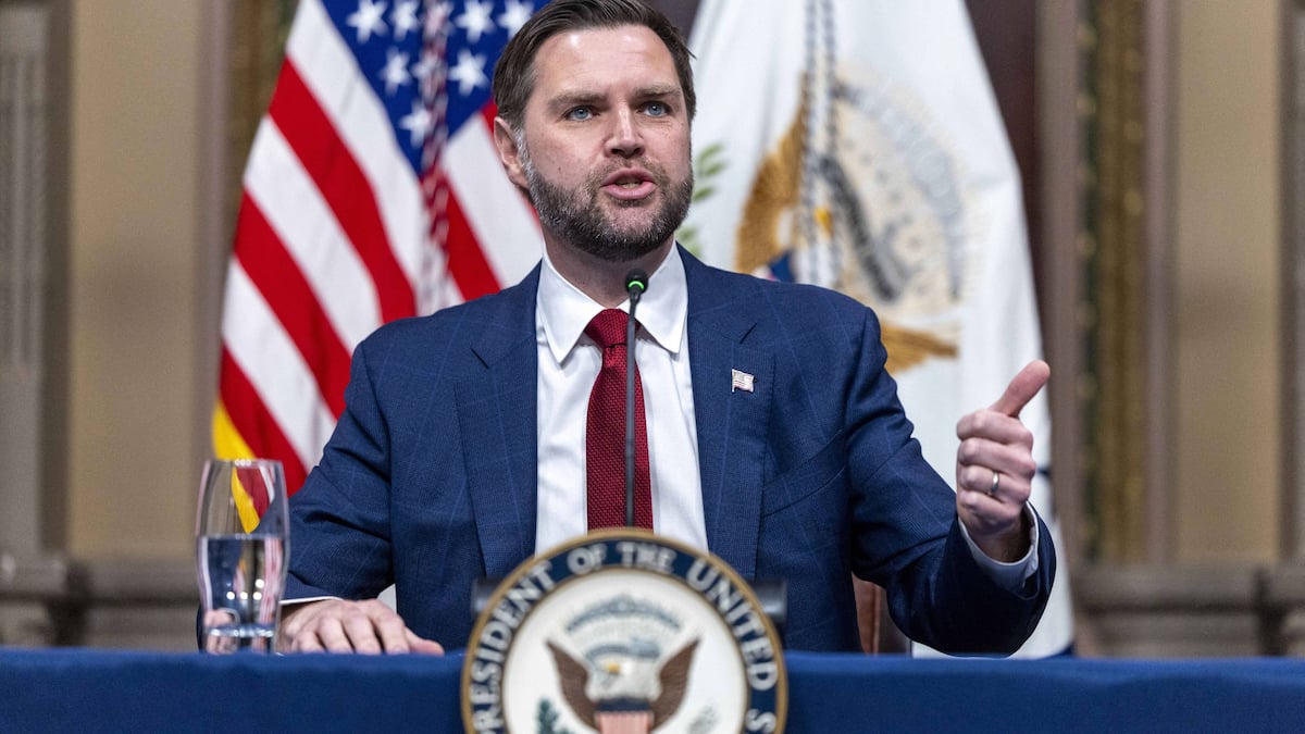 JD Vance se dit «obsédé» par les ovnis