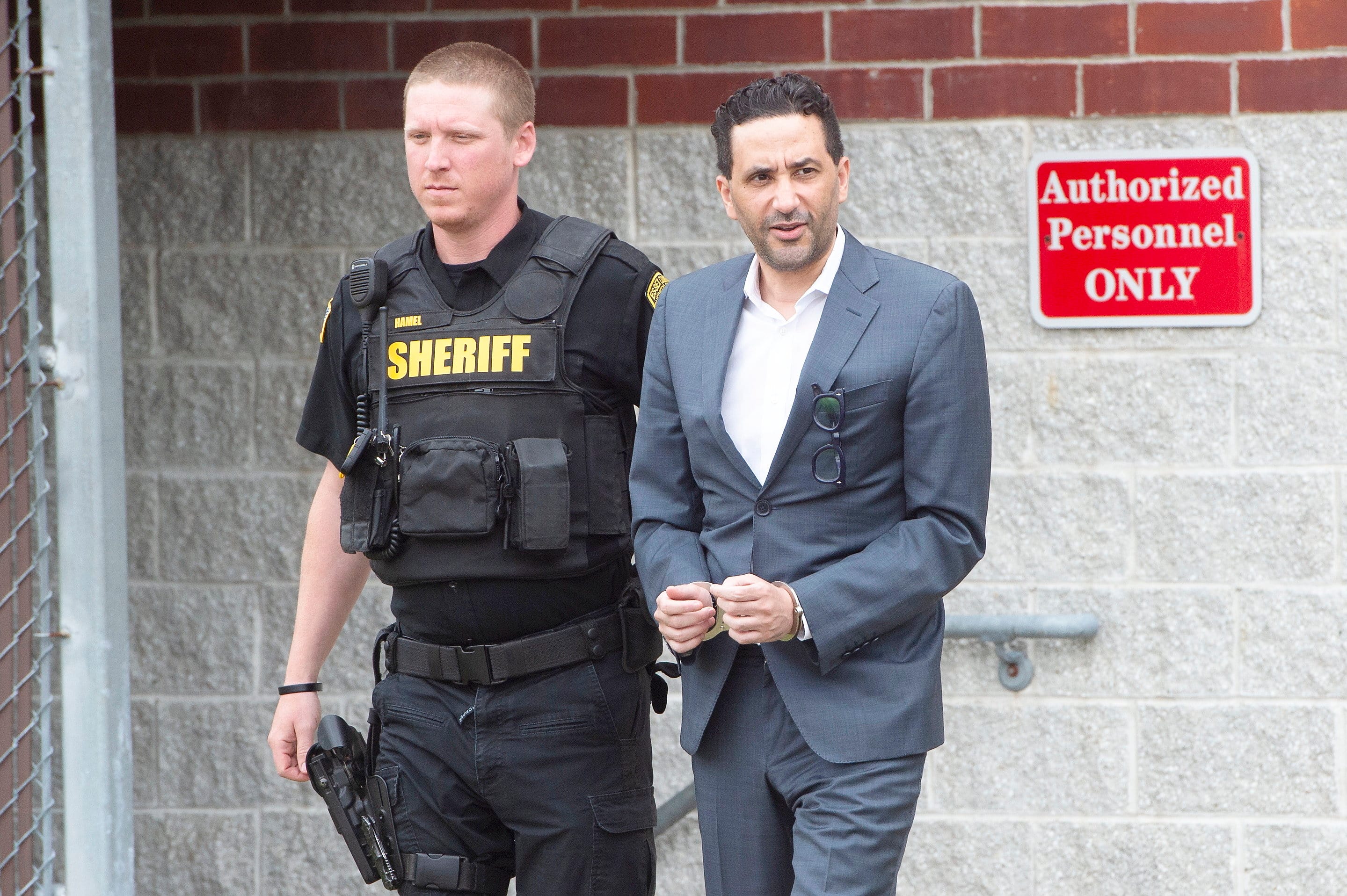 Luciano Frattolin à sa sortie lundi du palais de justice d’Elizabethtown, dans l’État de New York.