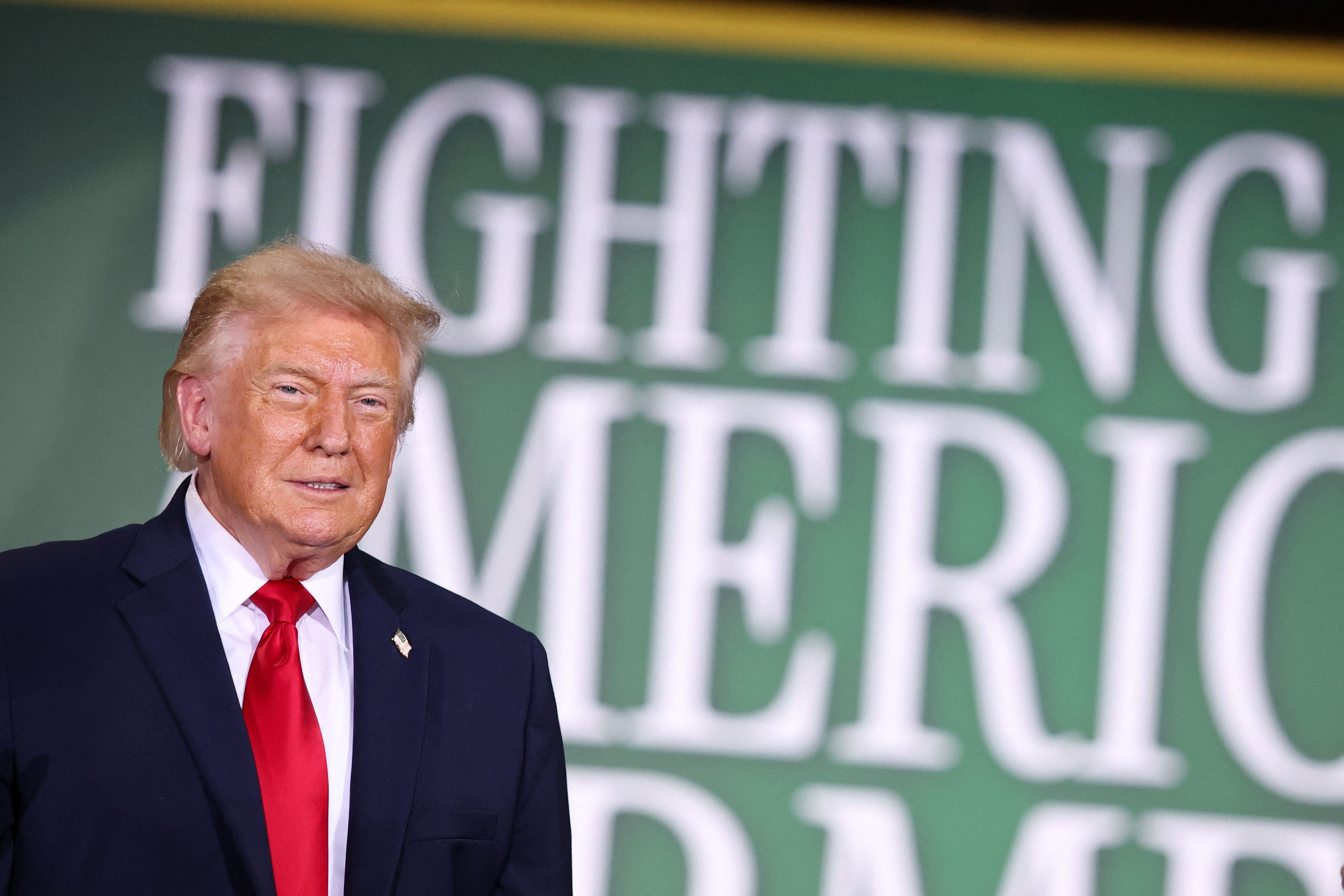 À VOIR | «Tu es soit corrompue, soit stupide»: Donald Trump 