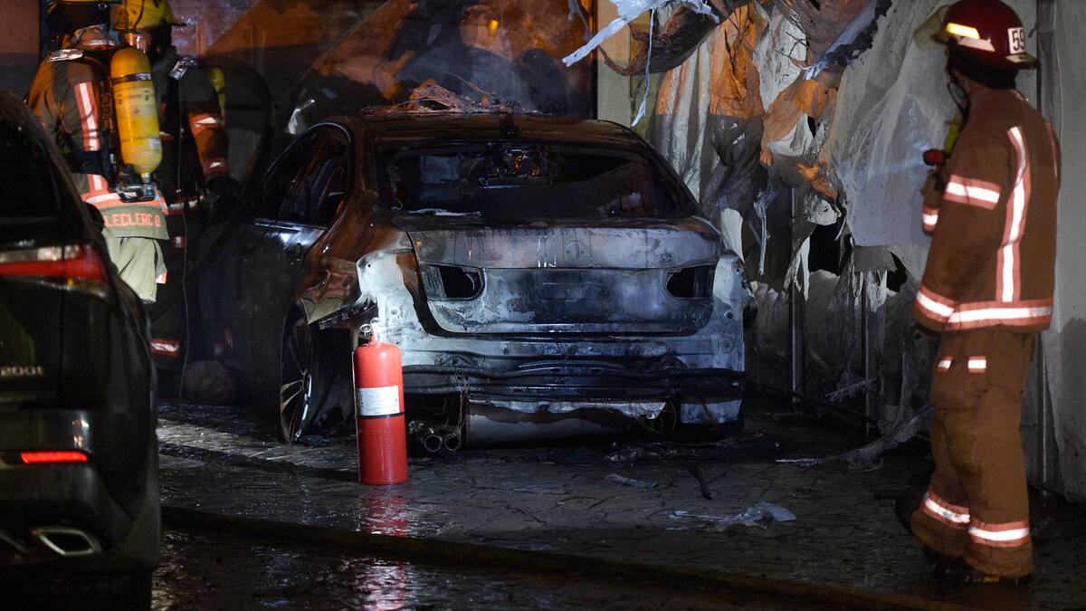 Trois véhicules stationnés près d’une résidence cossue détruits par un incendie suspect à Pierrefonds