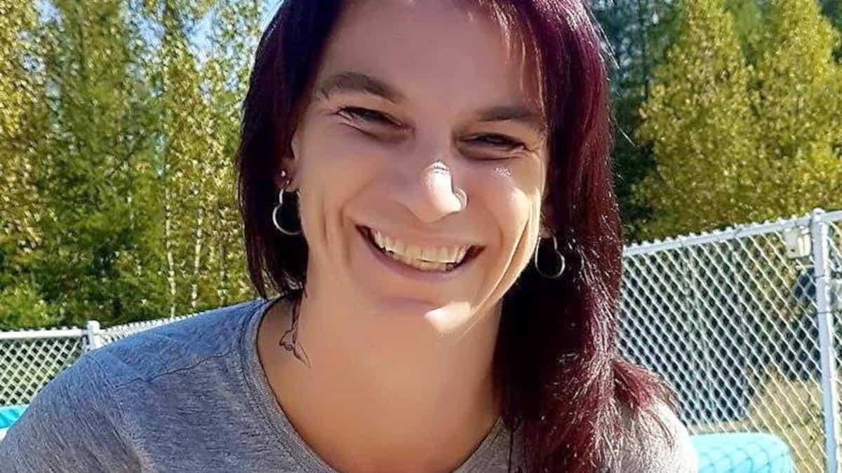 Camionneur accusé de négligence criminelle: sa conjointe tuée par les billots de bois qu’il transportait