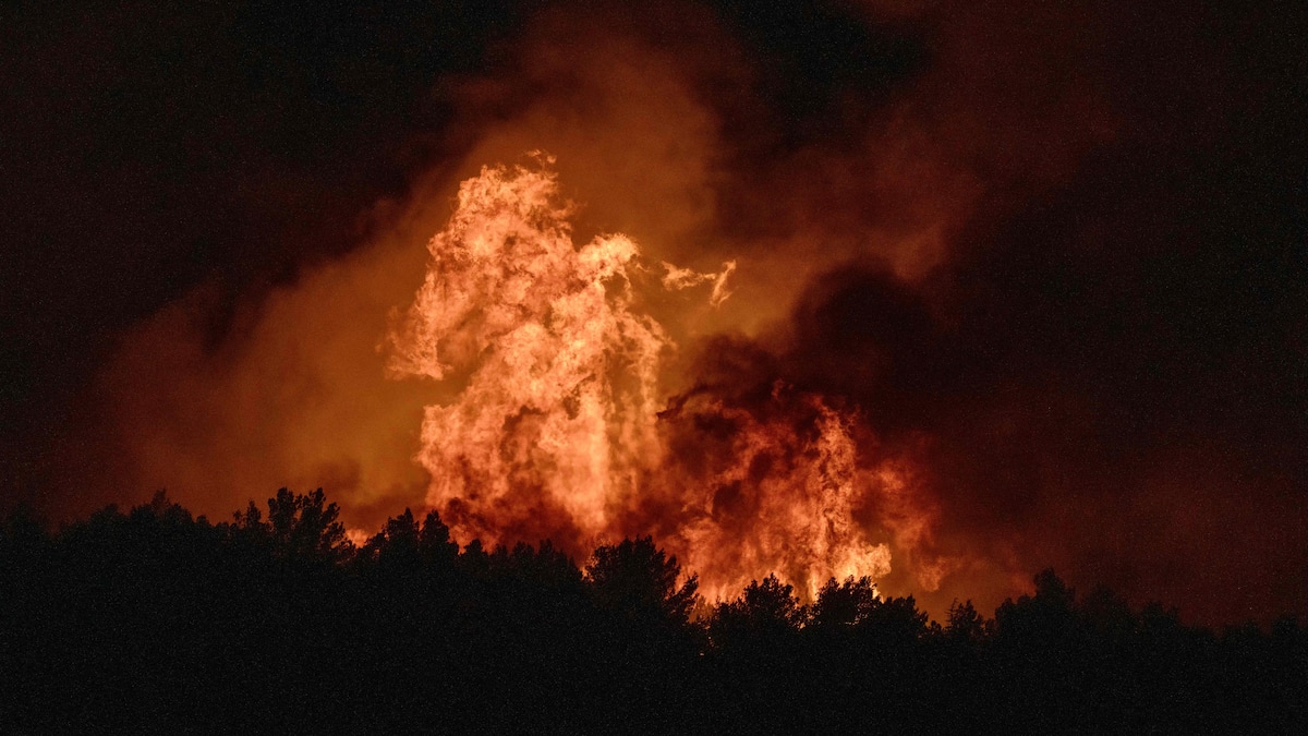 The south of France hit by a major fire fanned by winds The south of France hit by a major fire fanned by winds