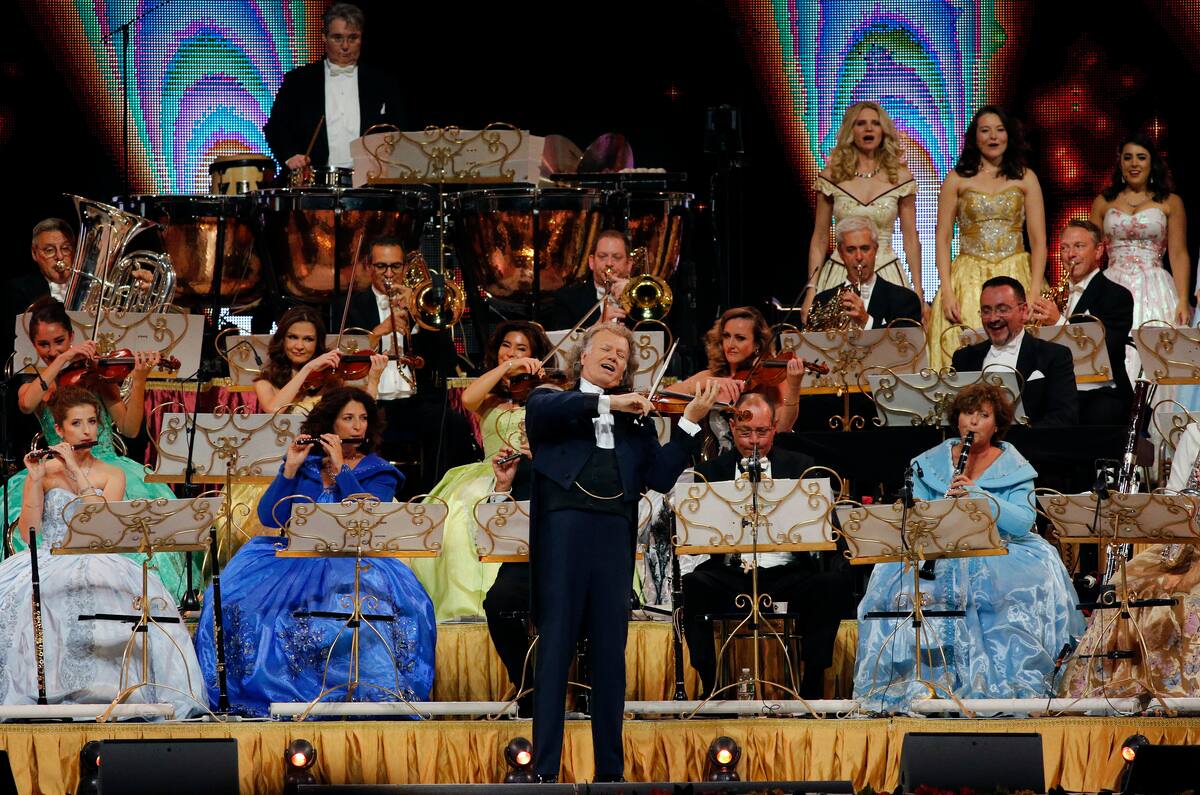 André Rieu et le Johann Strauss Orchestra ont ravi plus de 11 000 spectateurs au Centre Vidéotron, jeudi.