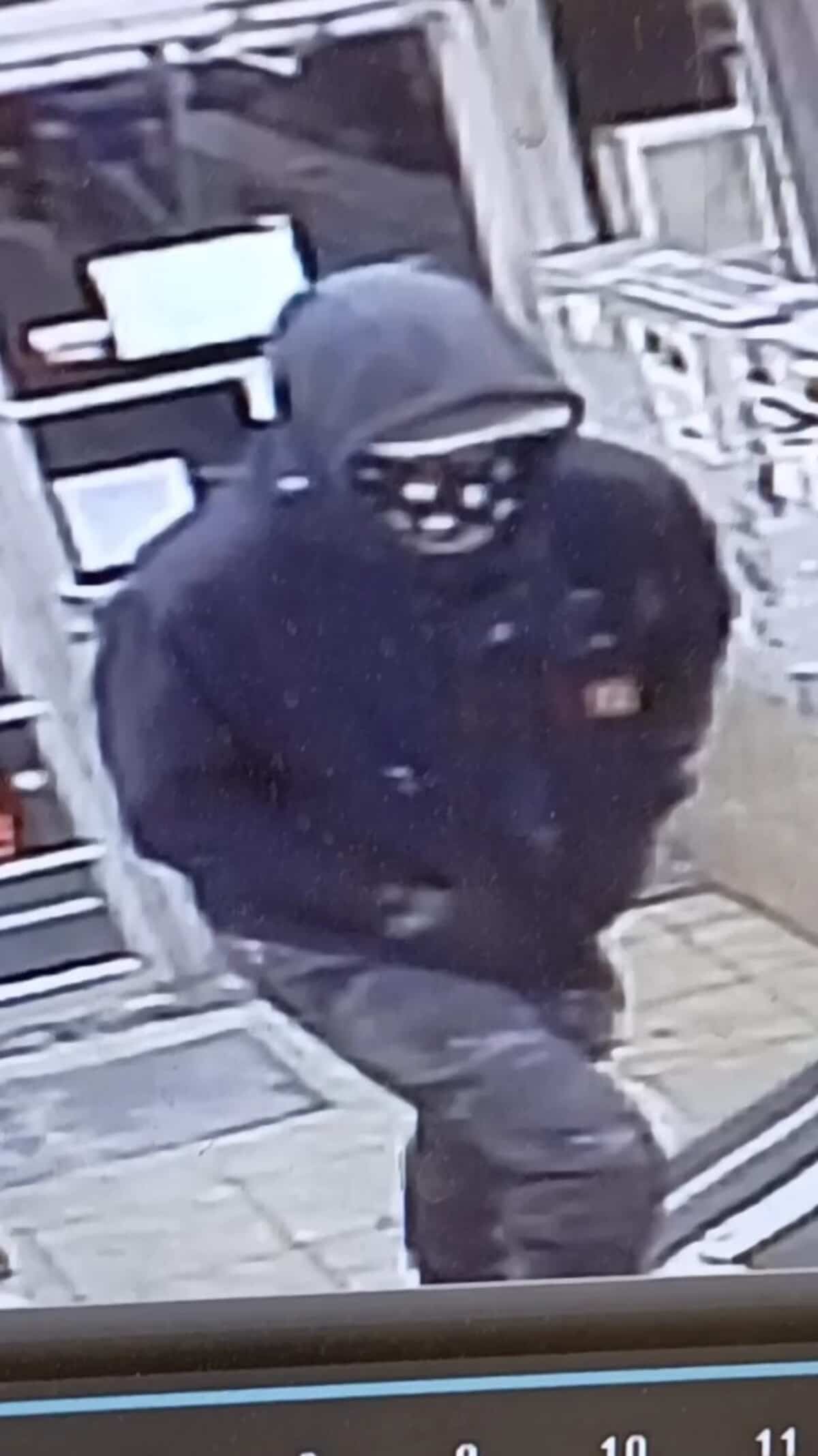 Farnham: l&rsquo;auteur d&rsquo;un vol &agrave; main arm&eacute;e est recherch&eacute;