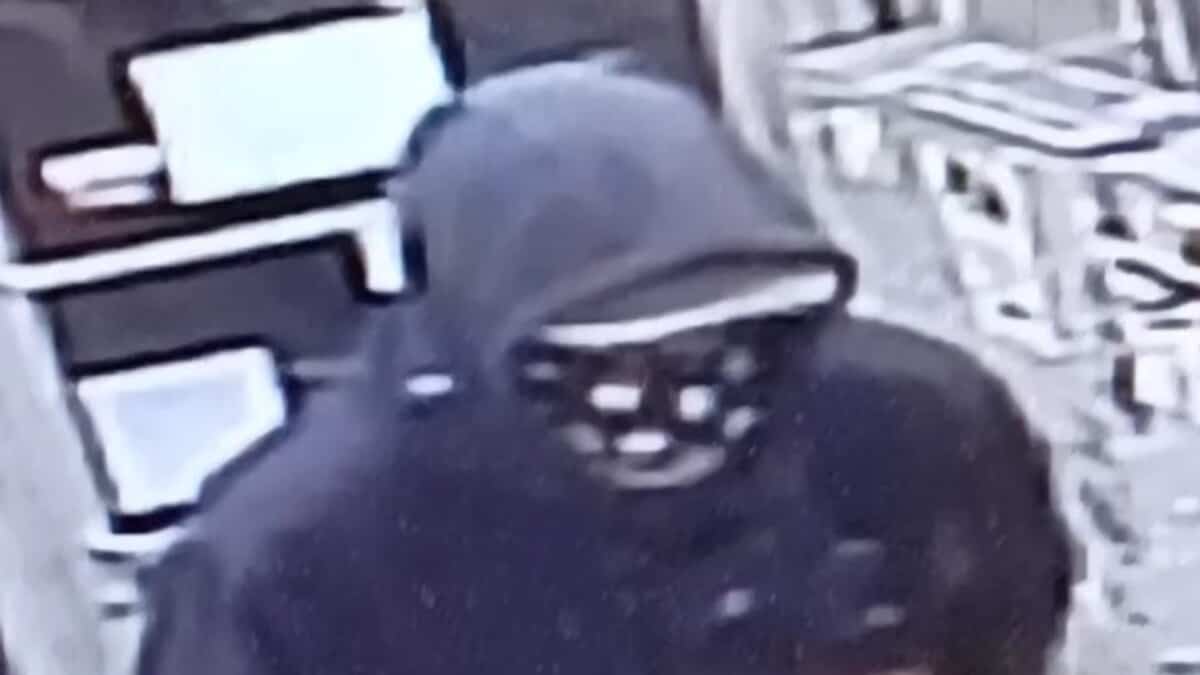 Farnham: l’auteur d’un vol à main armée est recherché