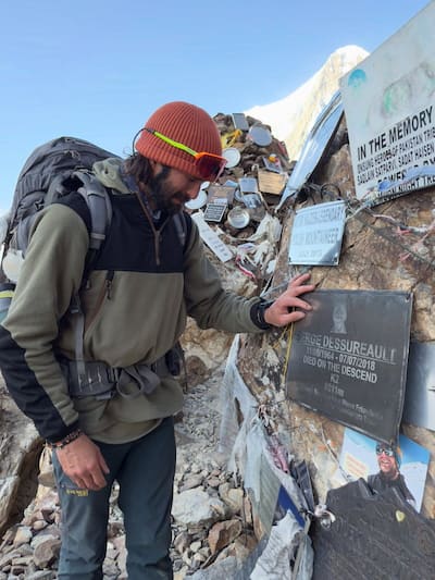 Charles Page a salu la mmoire de Serge Dessureault, dcd au K2 en 2018,  loccasion dun arrt au mmorial.