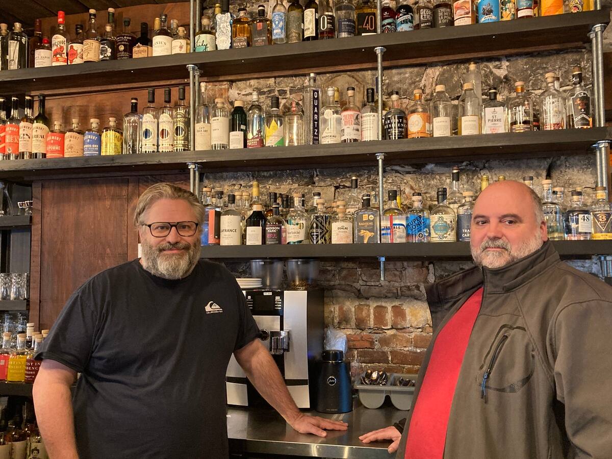 La premi&egrave;re cave &agrave; vin 100 % Qu&eacute;bec dans un resto