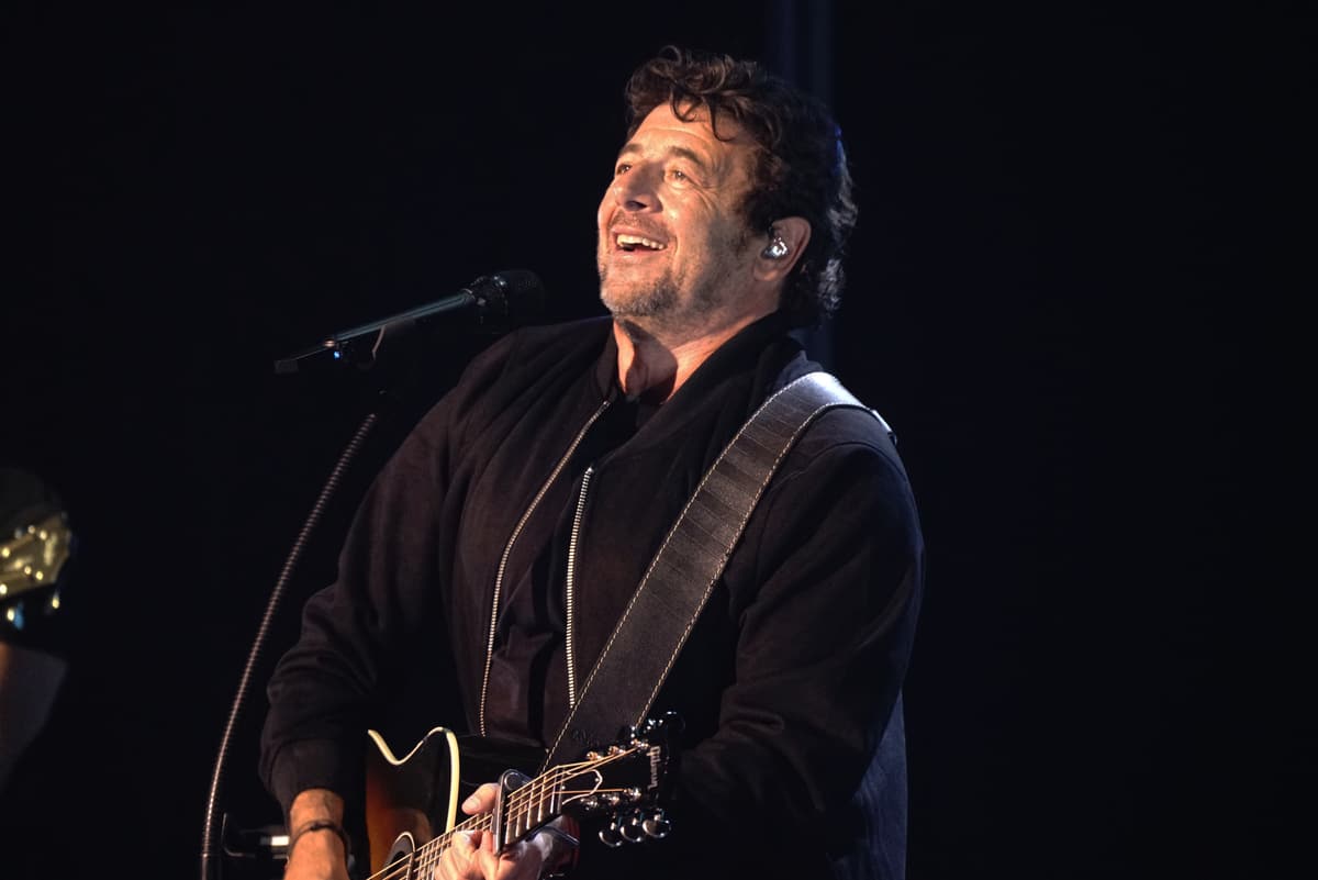 &laquo;Patrick Bruel en acoustique&raquo; : un spectacle intime et foisonnant