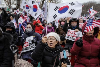 Corea del Sur: Se prorroga la detención del presidente, los manifestantes acuden a los tribunales