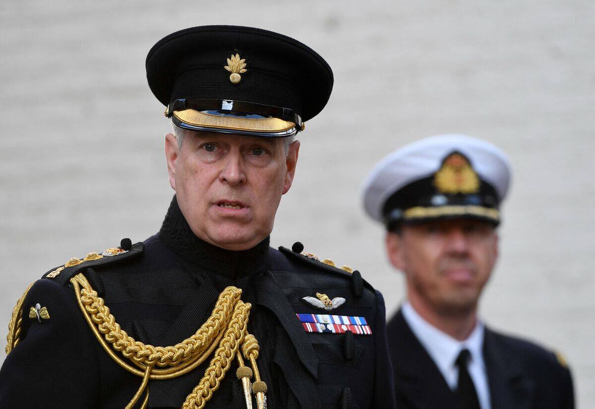 Le prince Andrew renonce &agrave; ses titres militaires