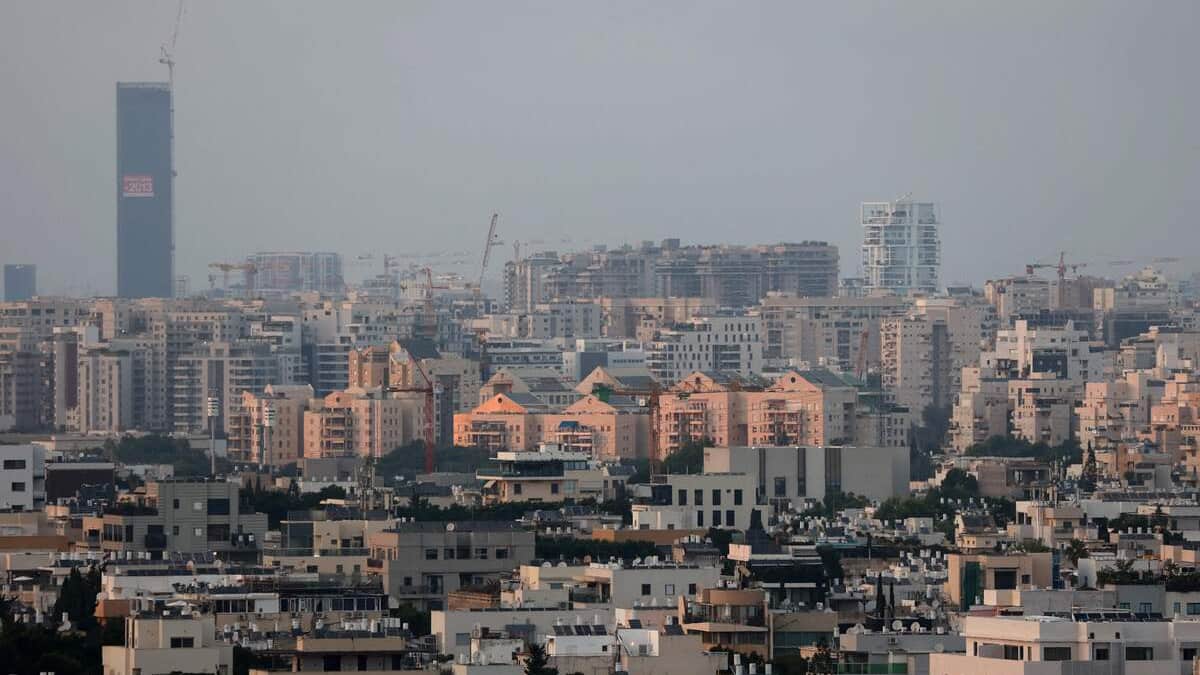Rocket fired from Gaza falls near Tel Aviv, Hamas claims responsibility Rocket fired from Gaza falls near Tel Aviv, Hamas claims responsibility