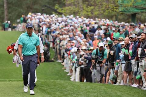 Tiger Woods resists the ax of the Masters tournament