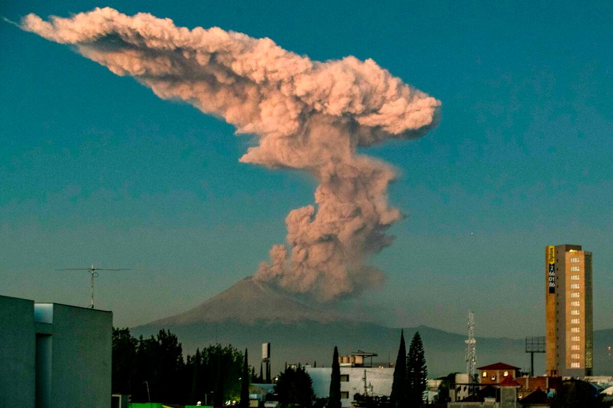 Est Ardente Au Dessus Du Volcan