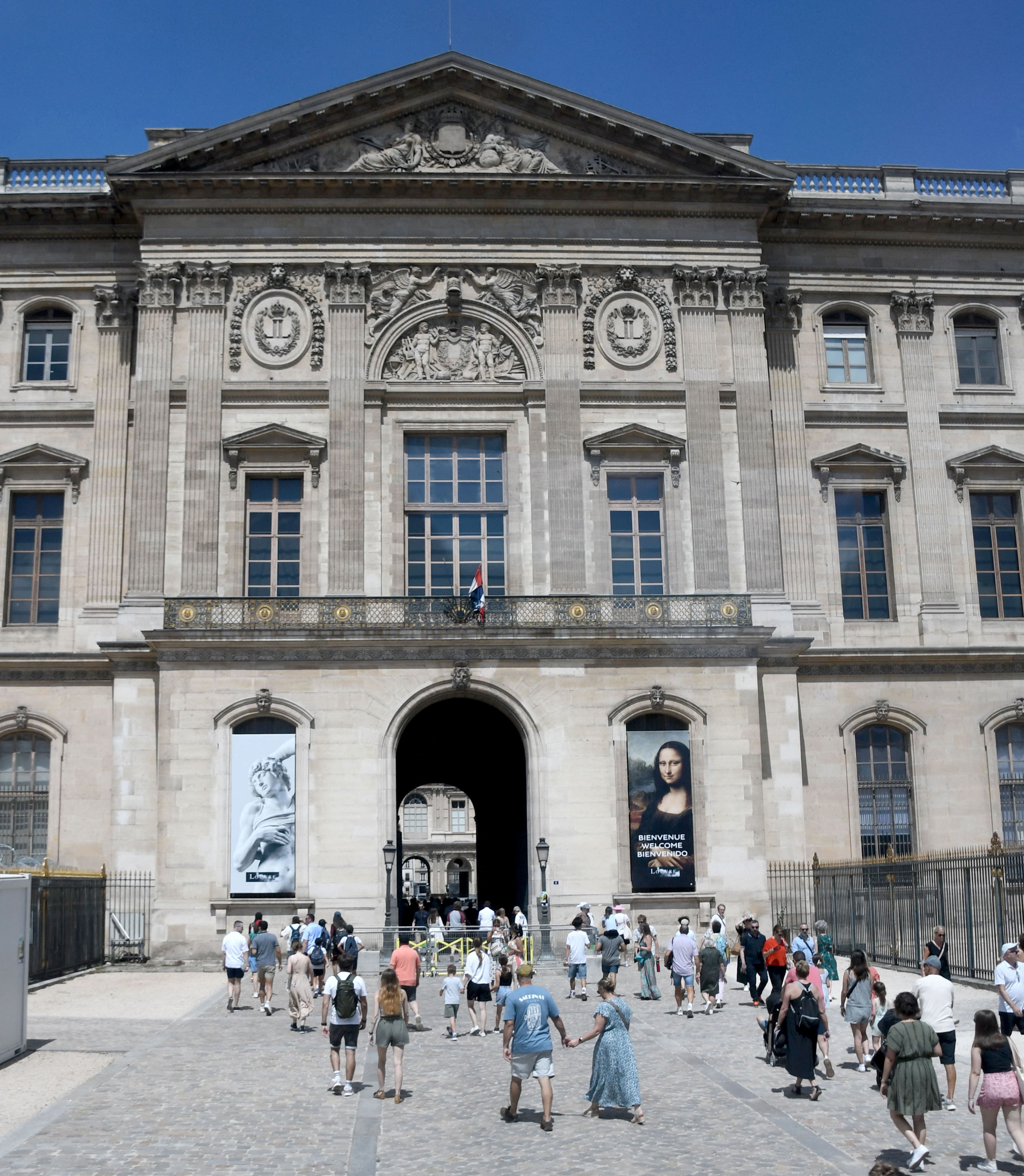 France: la sécurité du Louvre a été négligée, déplore une commission parlementaire