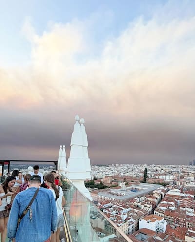 Vincent Dufresne took this photo of the smoke approaching Madrid on Friday.