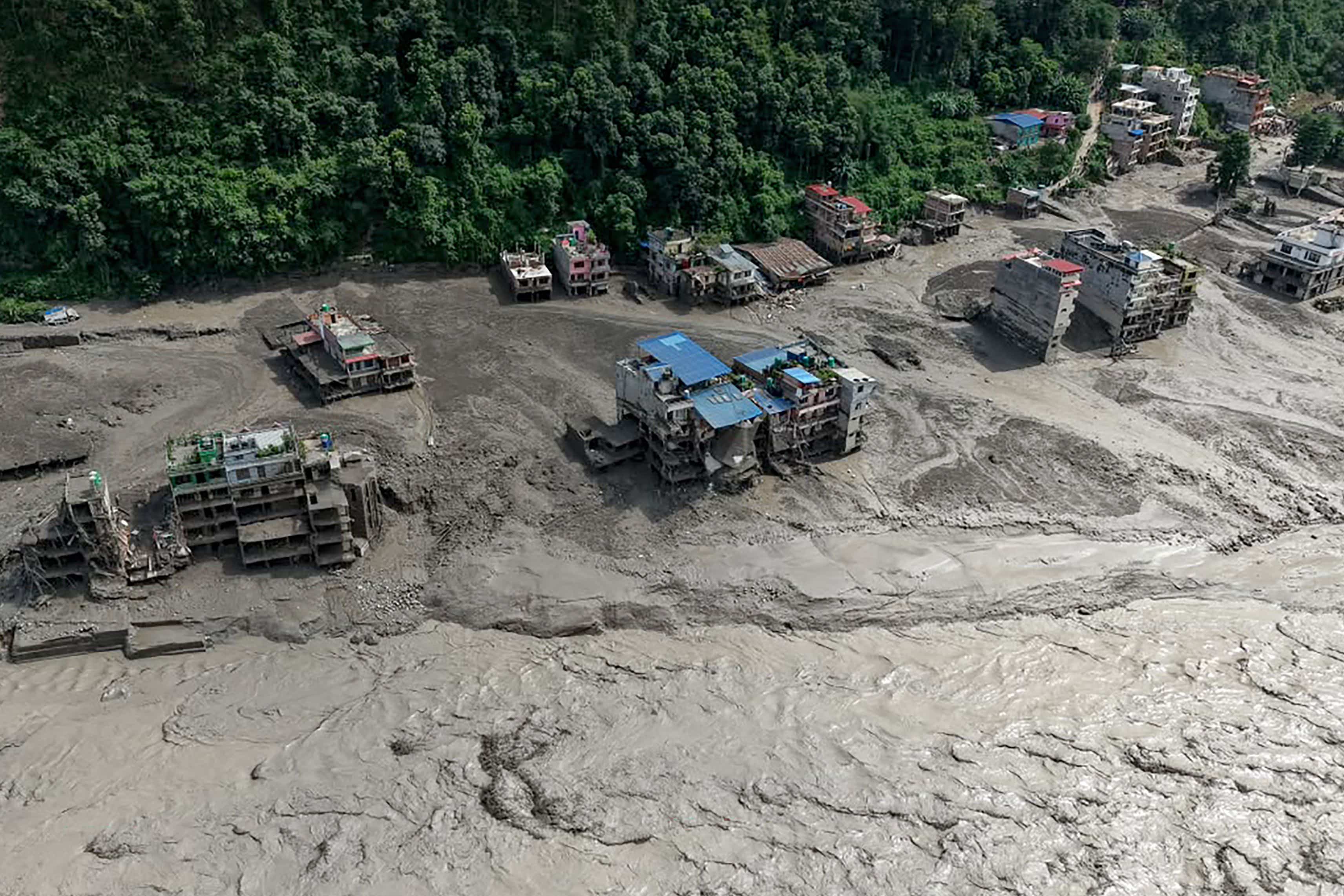 Des centaines de touristes étrangers portés disparus dans la crue dévastatrice près du Tibet