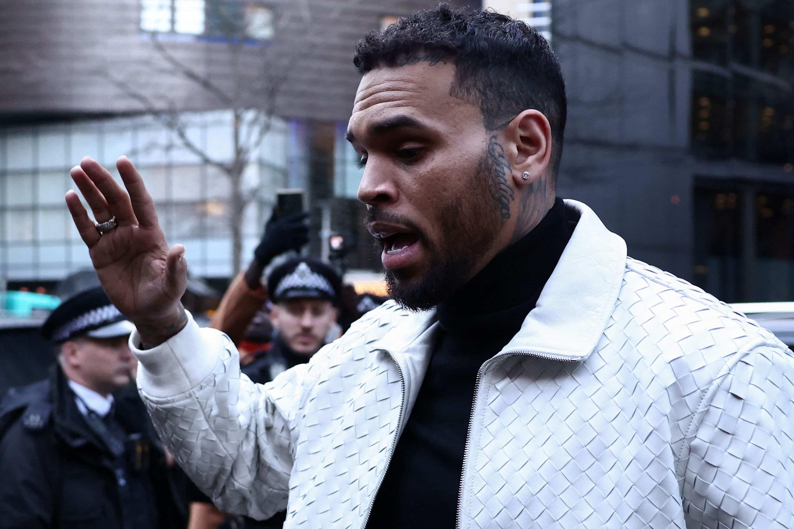 Bagarre dans une boîte de nuit à Londres: le rappeur Chris Brown évite la prison