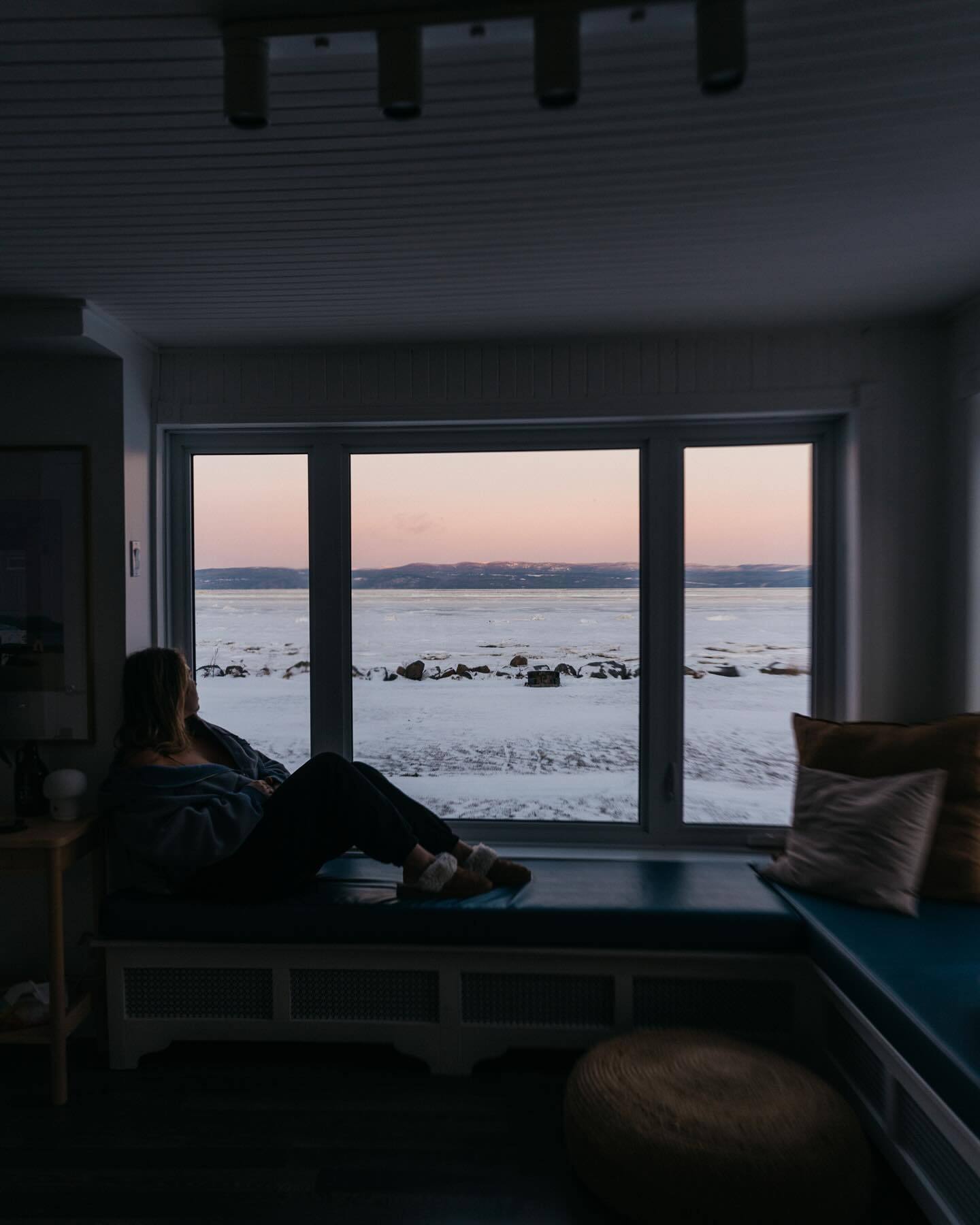 Image principale de l'article Un refuge cosy en bordure du fleuve pour décrocher