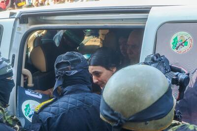 Ocho rehenes en Gaza en Israel, la liberación de palestinos retrasados