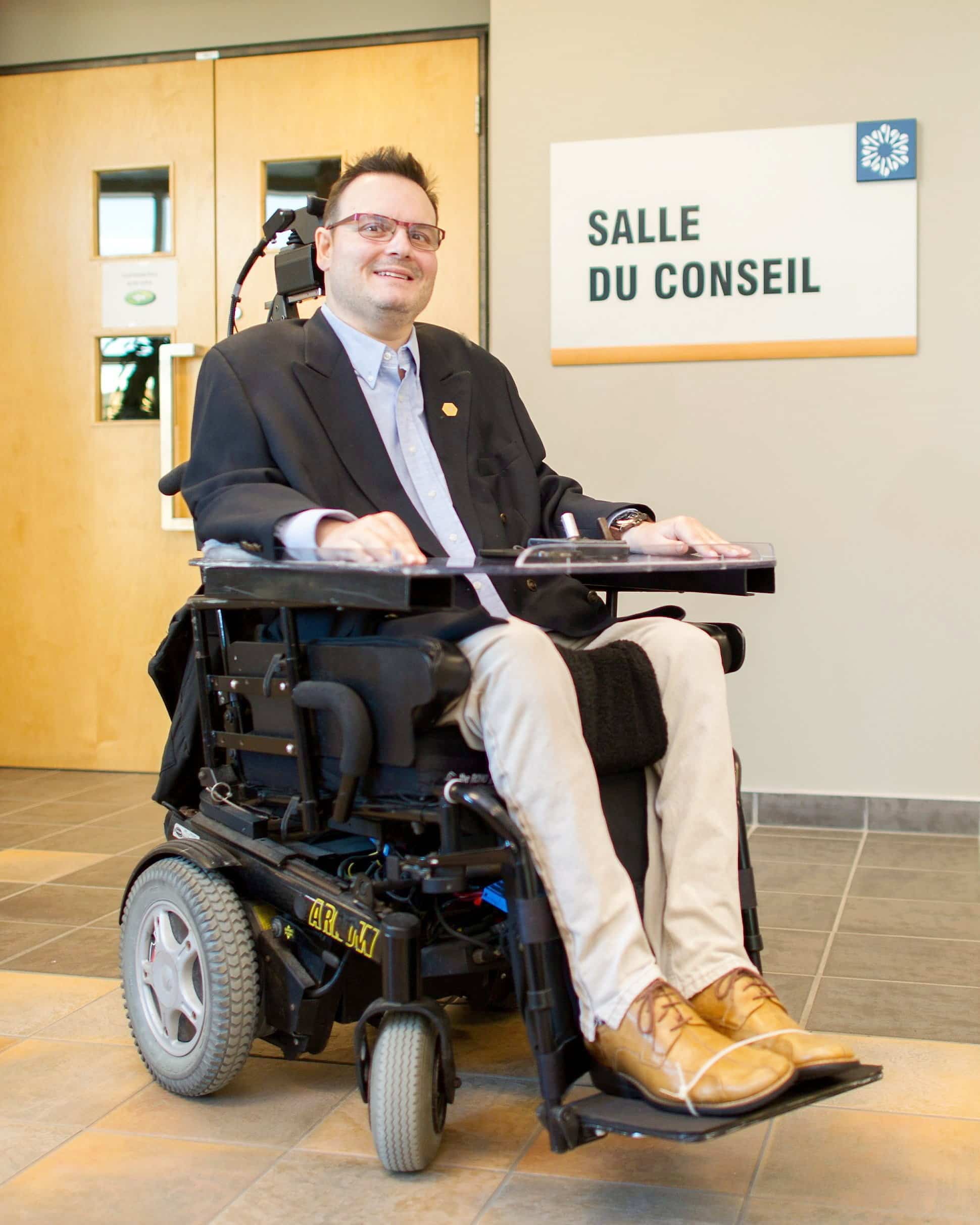 «Il inspirait énormément de monde»: cet avocat et conférencier tétraplégique a vécu presque 40 ans de plus que ce que prédisaient les médecins