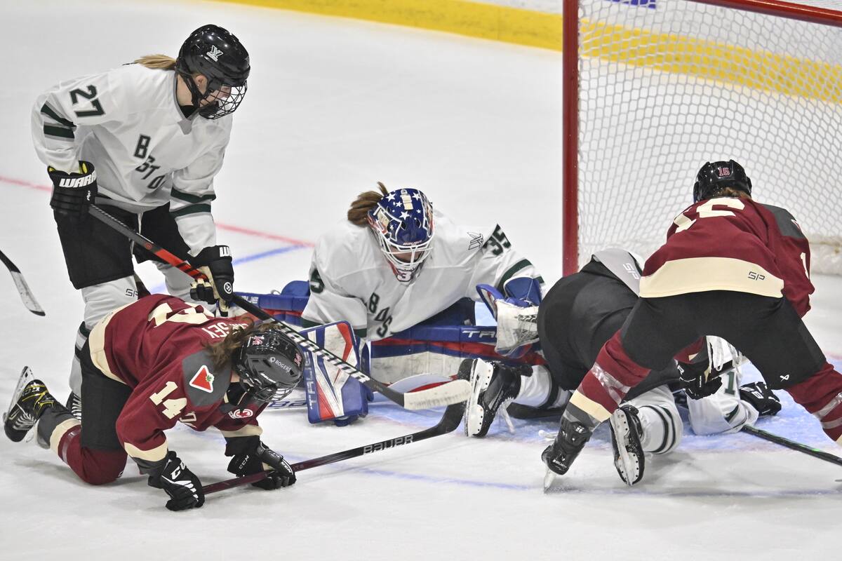 [EN PHOTOS]  Una atmósfera sobrealimentada para el hockey femenino