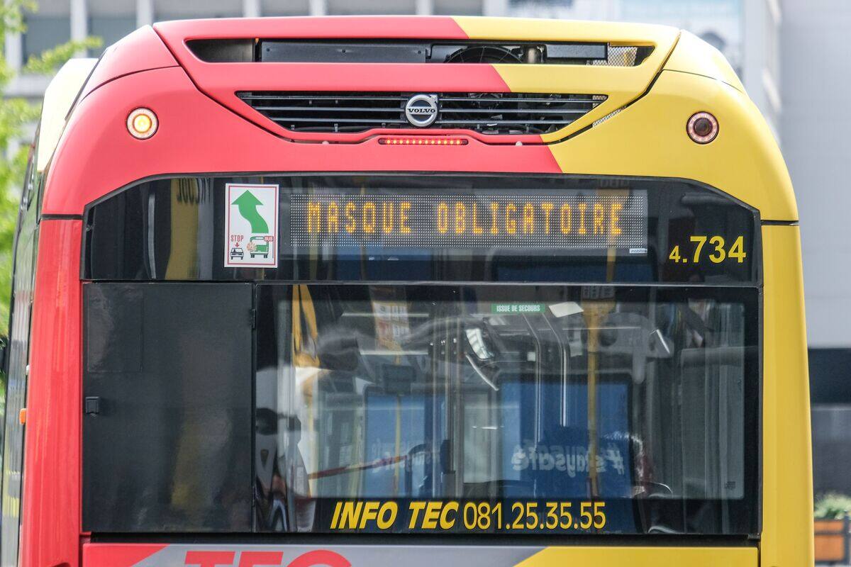 Un passager sans masque poignard&eacute; au cou par un sexag&eacute;naire dans un autobus