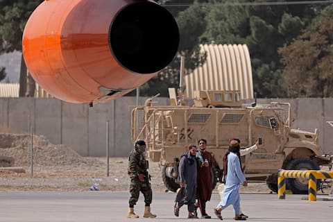 Afghan police are working with the Taliban at Kabul airport