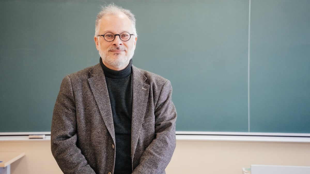 «J’ai été agréablement surpris de retrouver le contact visuel avec mes étudiants»: pas d’ordinateur dans la classe de ce professeur à l’université