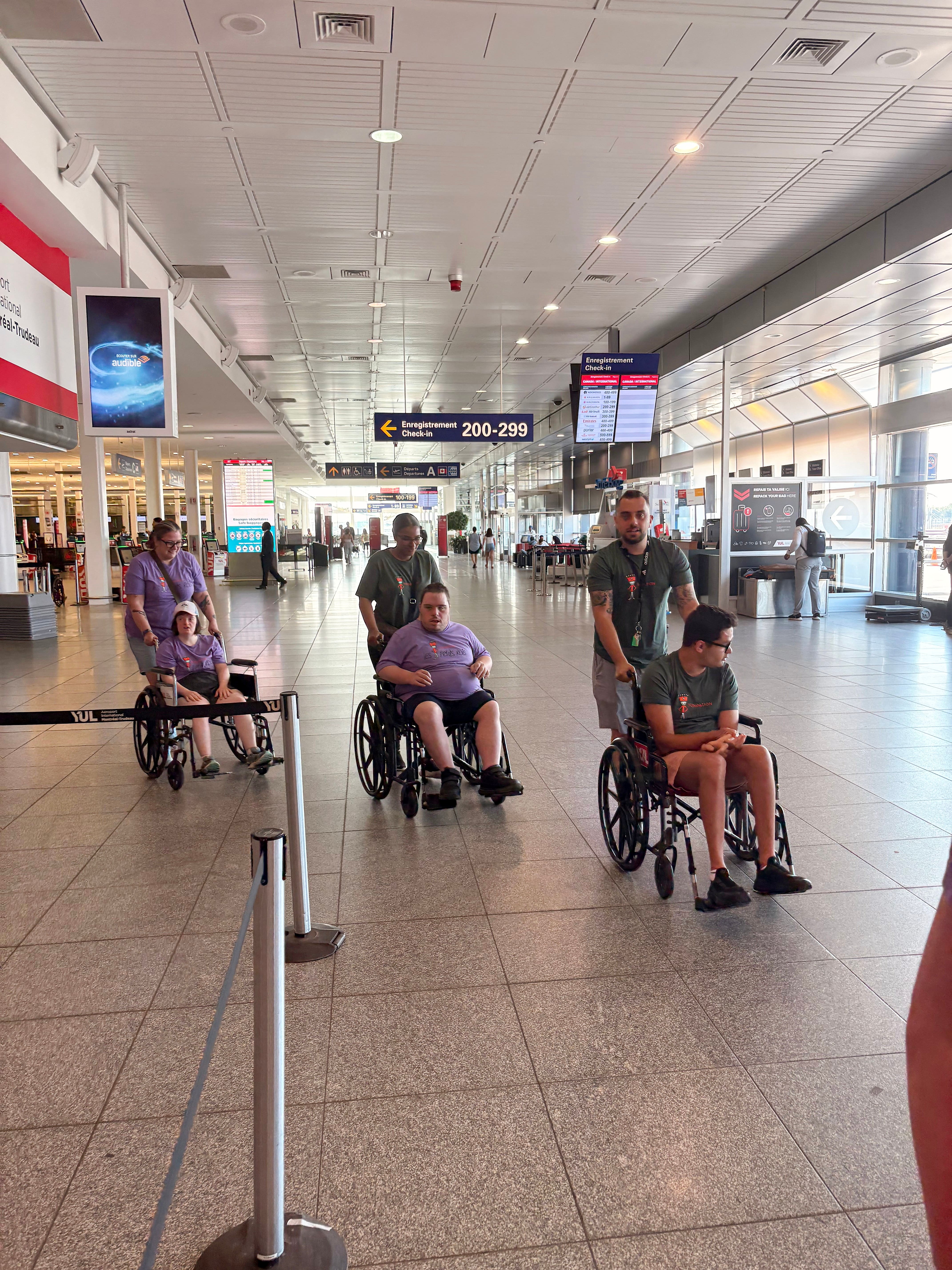 Les voyageurs ont eu droit à une simulation d'embarquement pour se préparer à passer les douanes lors du vrai voyage.