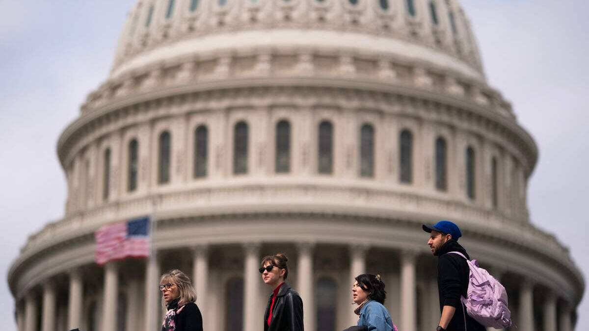 Des civils tués lors de frappes en Ukraine et en Russie, vote crucial au Congrès américain