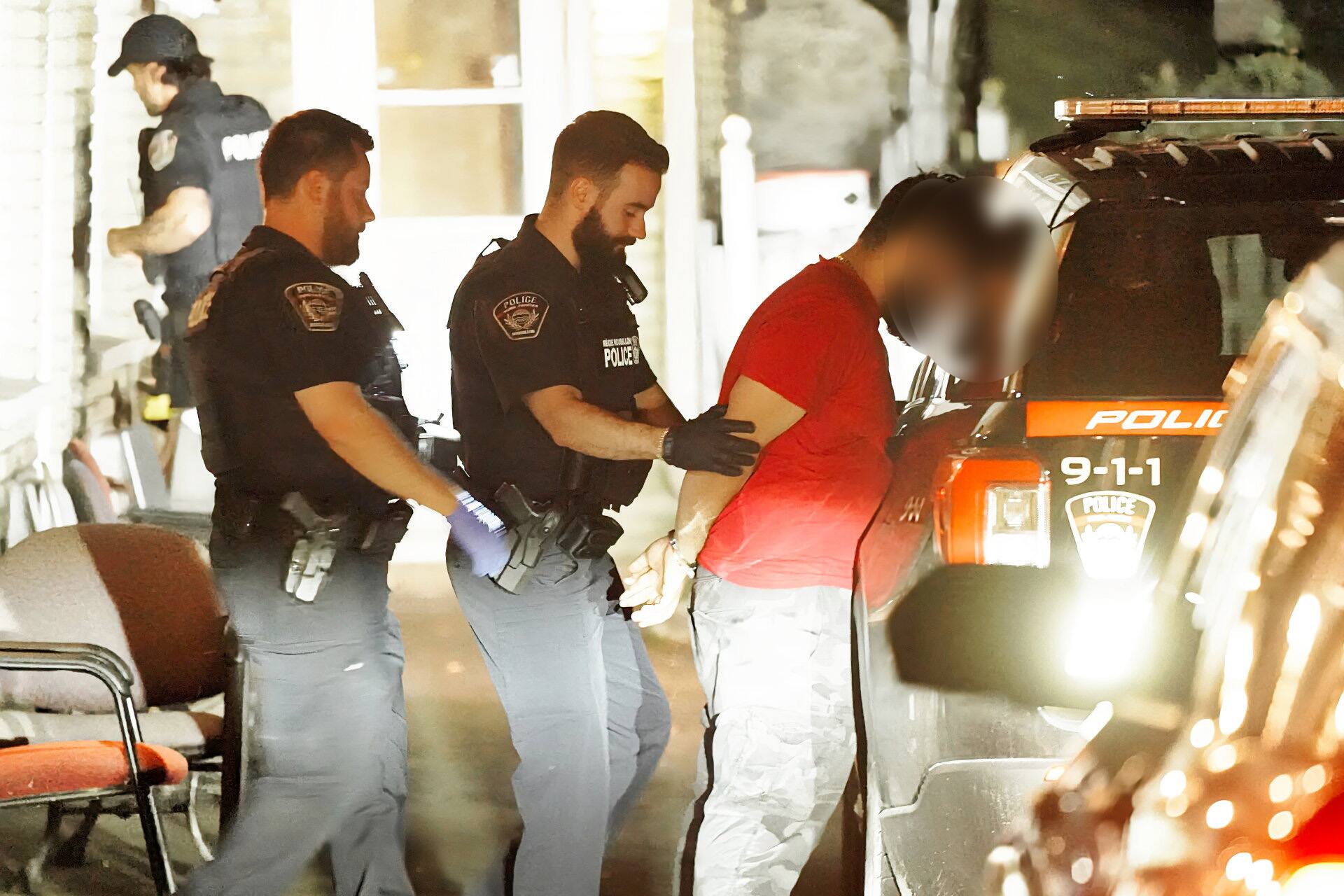 Un des quatre hommes arrêtés mardi soir durant l’événement au Motel Sainte-Catherine.