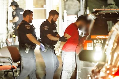 Un des quatre hommes arrêtés mardi soir durant l’événement au Motel Sainte-Catherine.