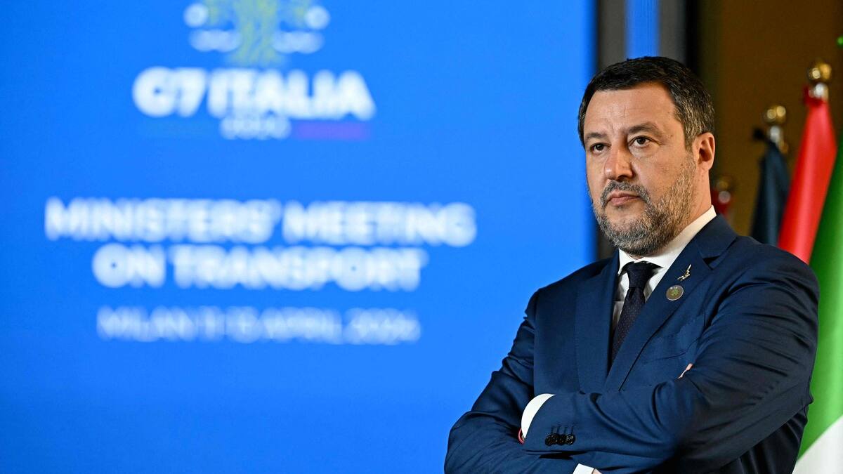 Photo-montage en tenue de combat: le vice-premier ministre italien s'en prend à Emmanuel Macron