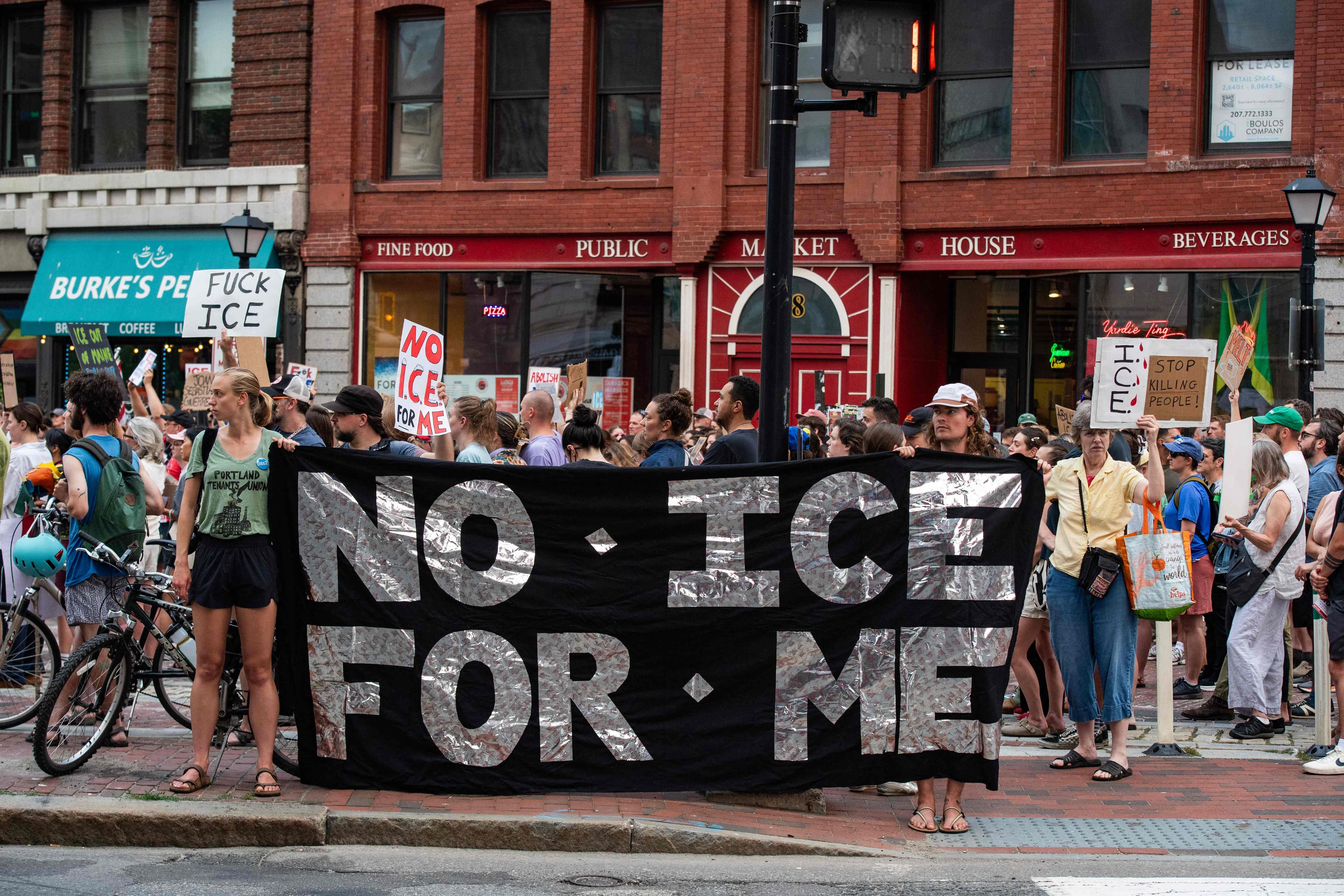 Donald Trump asks ICE to maintain its traffic stops, suspended after two deaths