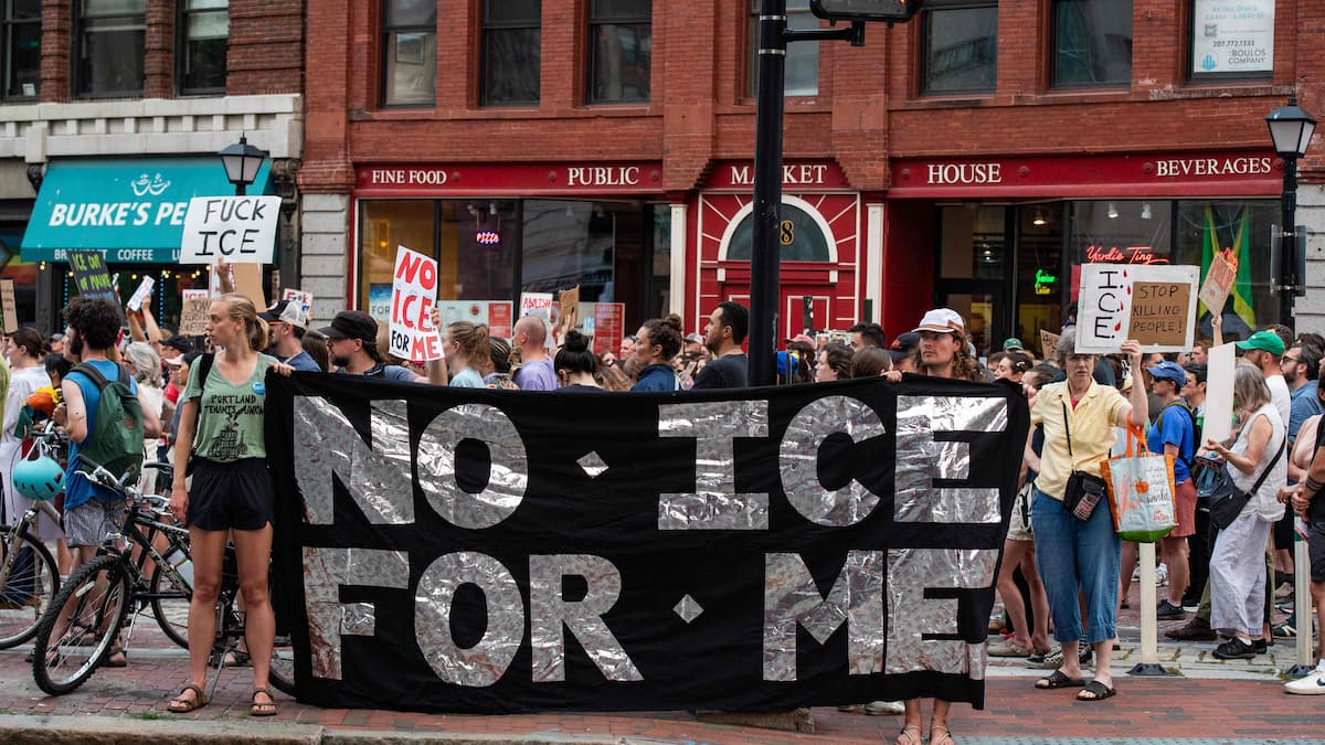Donald Trump asks ICE to maintain its traffic stops, suspended after two deaths Donald Trump asks ICE to maintain its traffic stops, suspended after two deaths