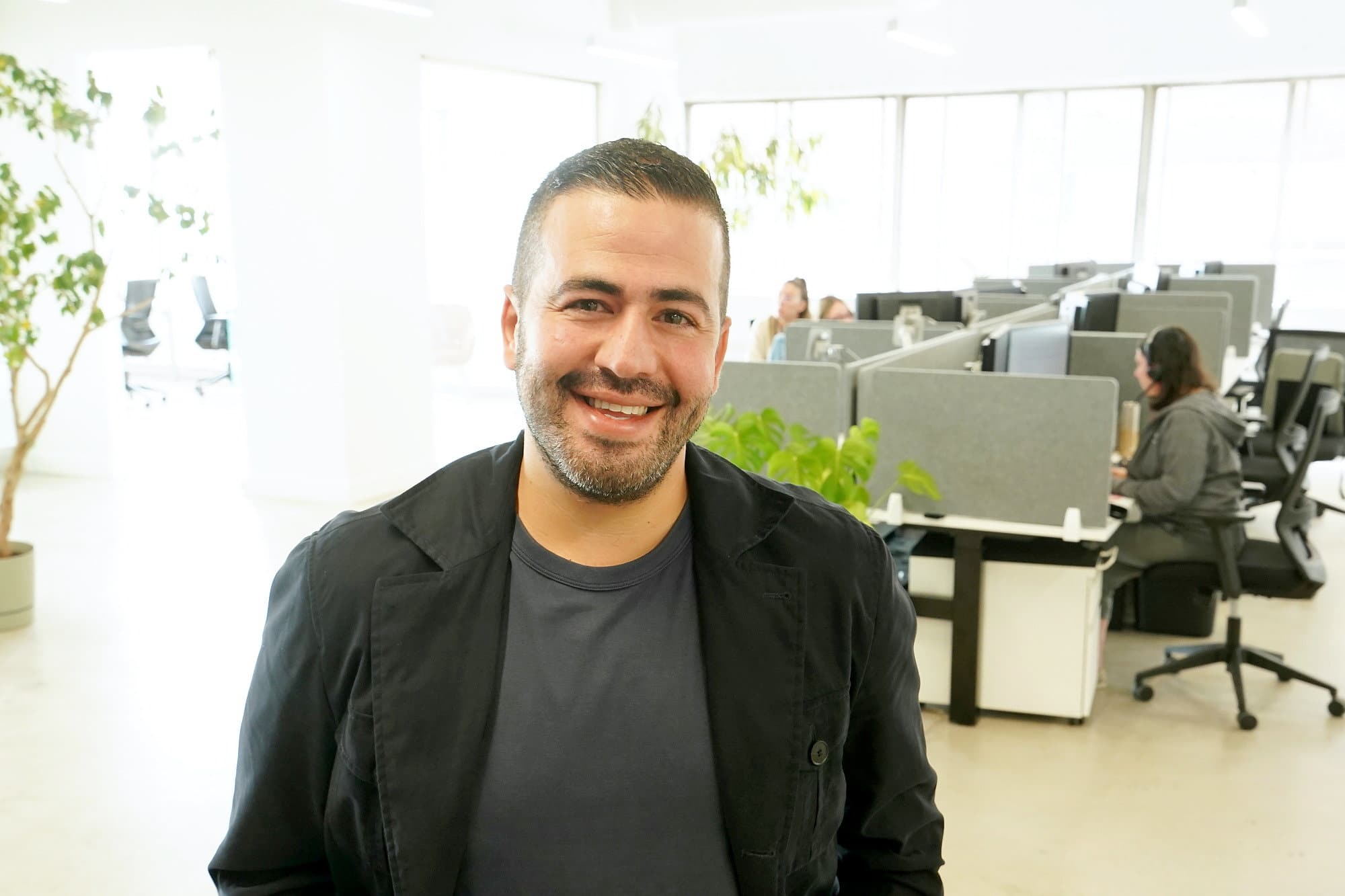 Avec son entreprise Wingbuddy, il veut battre les g&eacute;ants du voyage comme Expedia