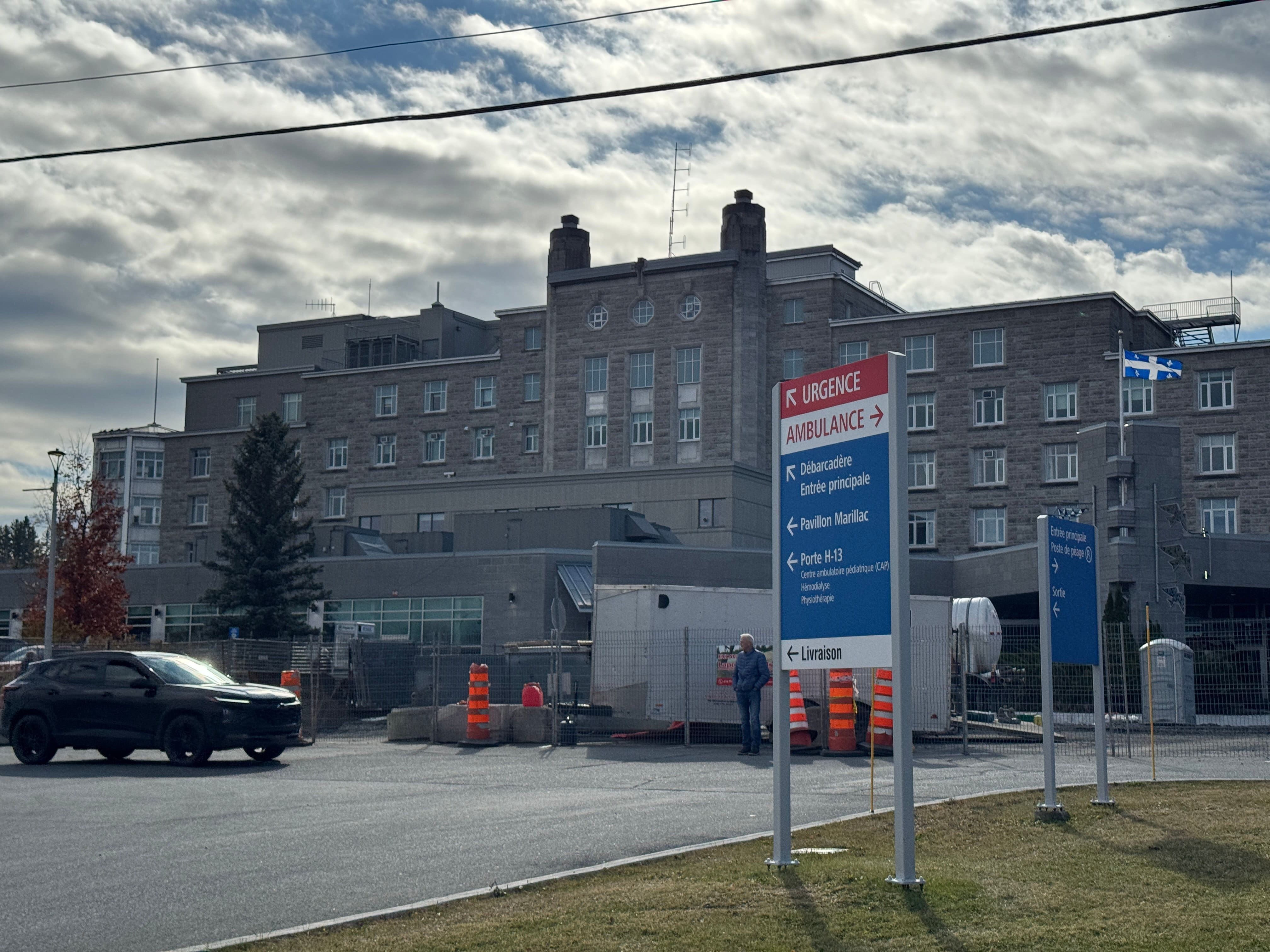 Coupable de l'homicide de sa mère en 2019: il tente de crever les yeux d’une patiente à l’hôpital