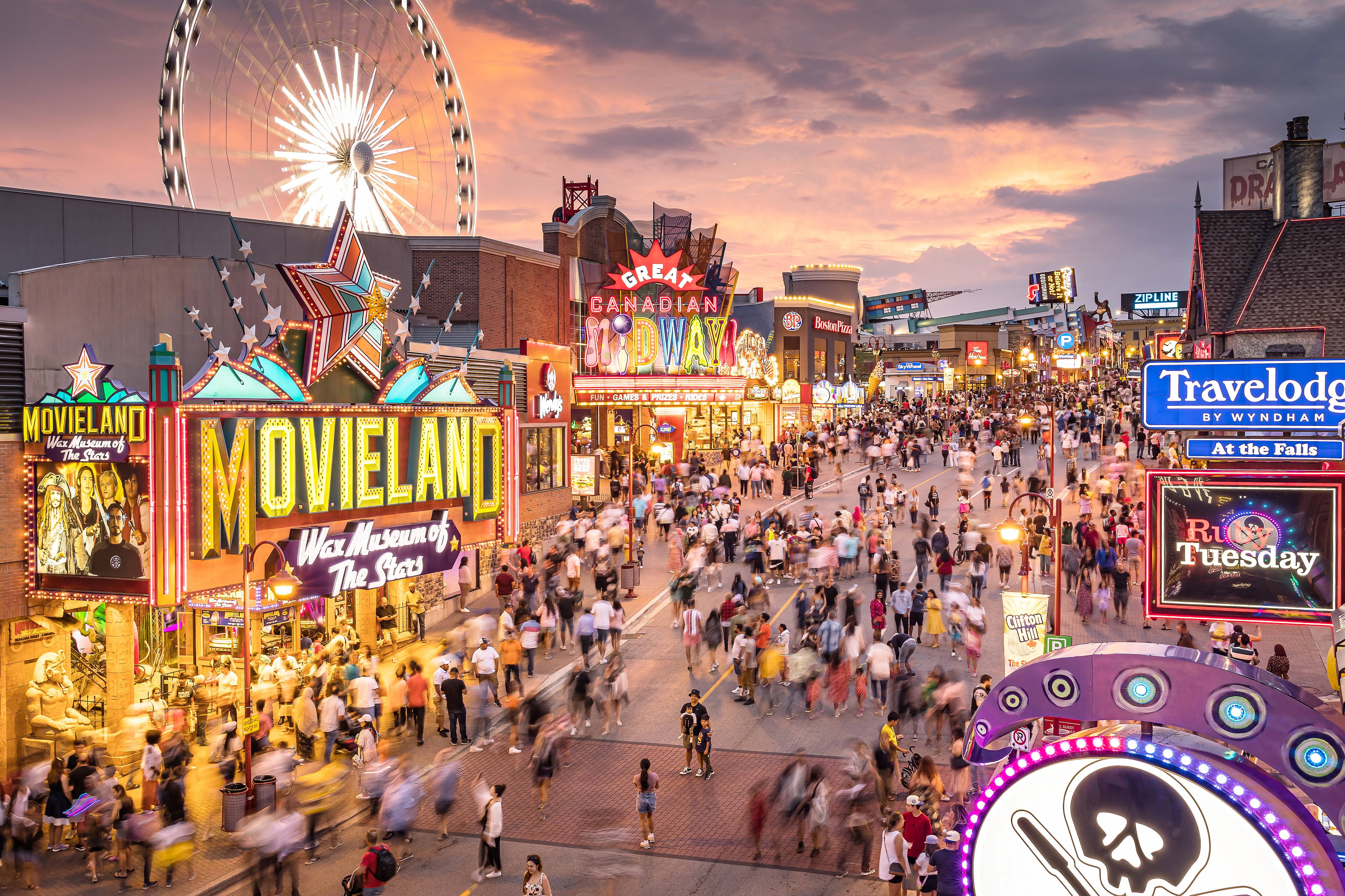 La rue color&eacute;e de Niagara Falls