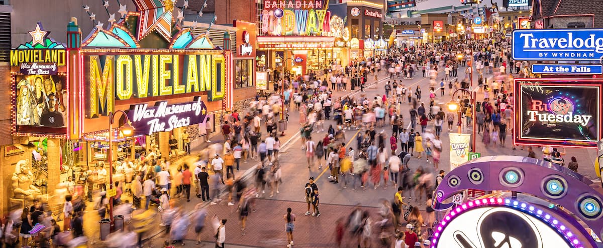 La rue colorée de Niagara Falls