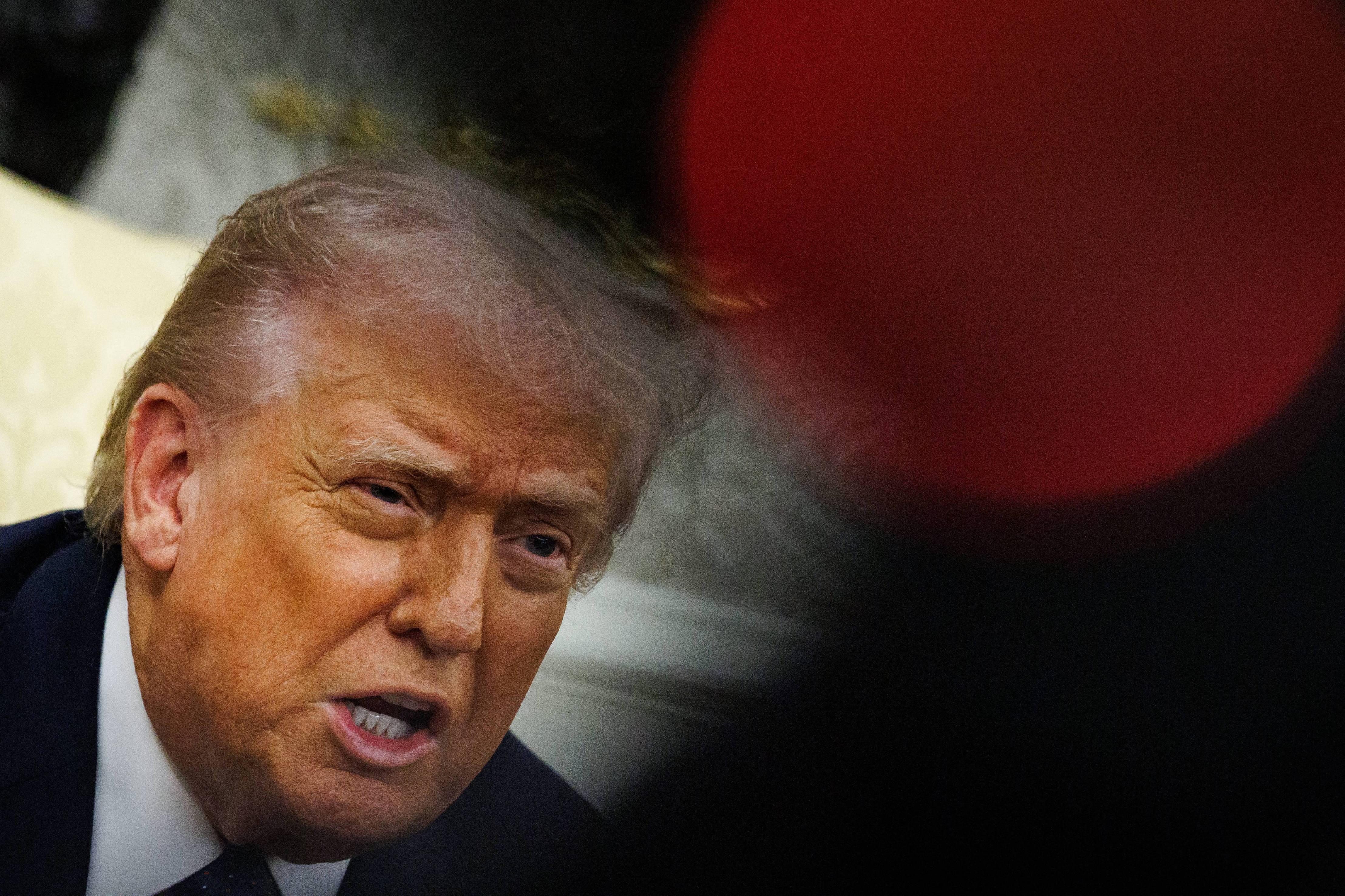 Donald Trump avertit l&rsquo;Iran concernant de potentielles mines plac&eacute;es sur le d&eacute;troit d&rsquo;Ormuz