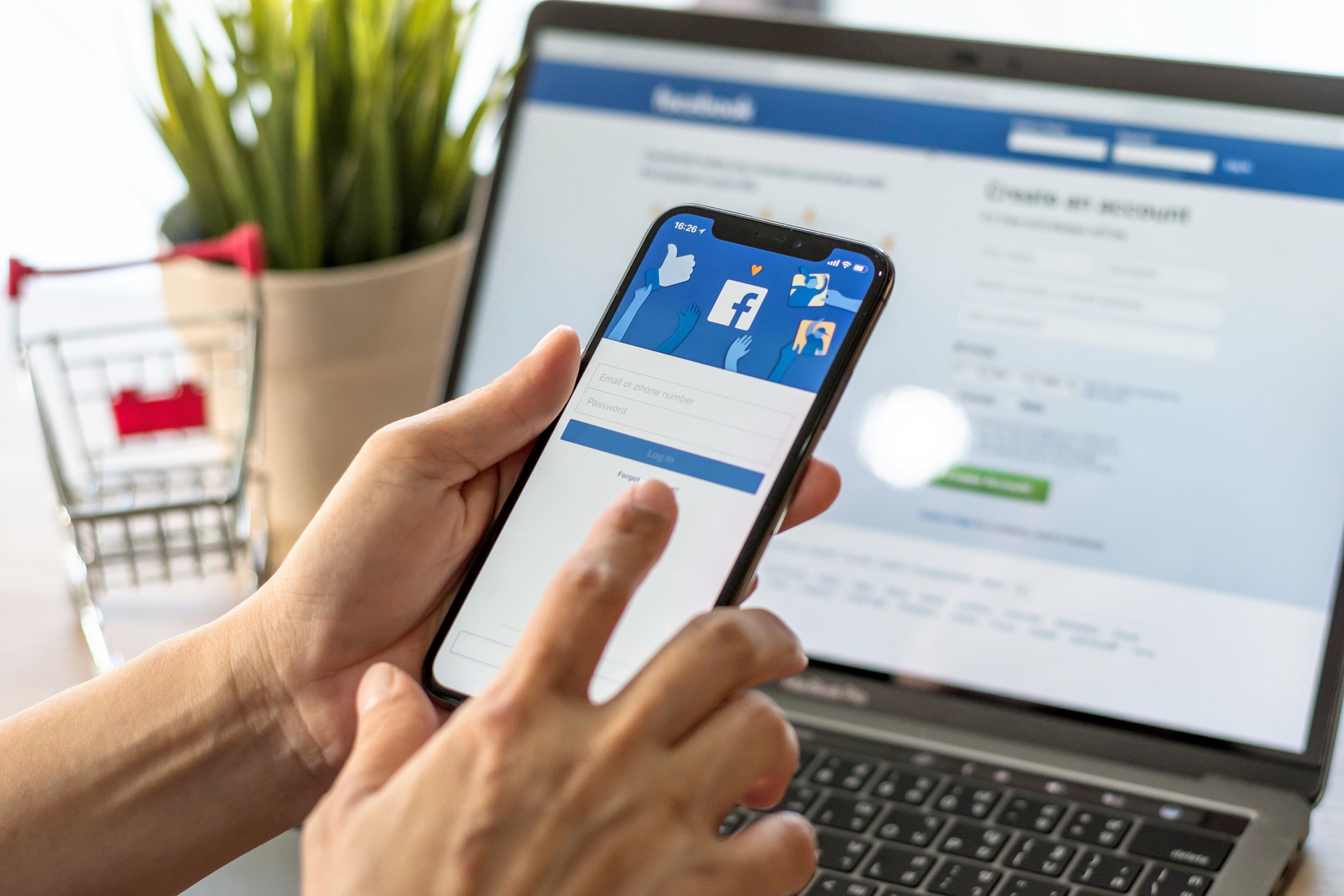 Elle pourchasse les fraudeurs amoureux sur Facebook et fait supprimer 4000 comptes