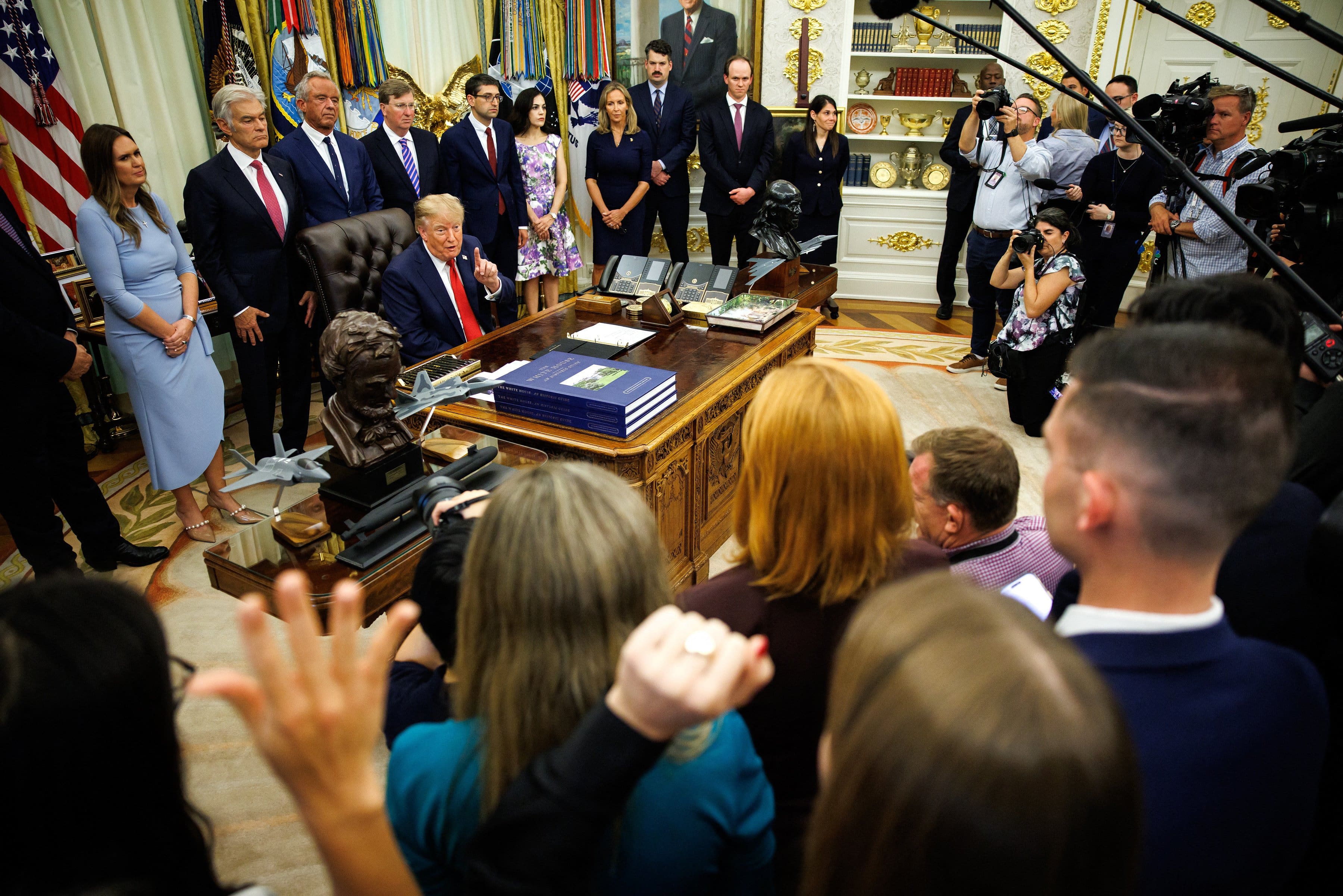 Médias privés d’accès à la Maison-Blanche: les chaînes CBS, NBC, ABC et Fox cessent de suivre Donald Trump en soutien à CNN
