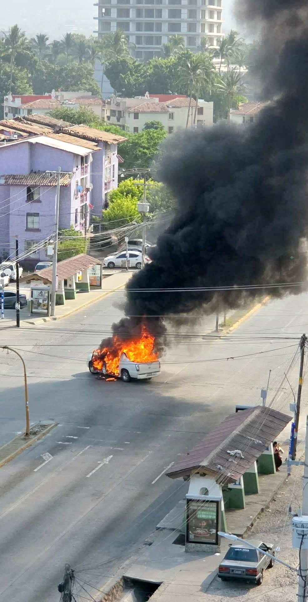 Une opération des forces fédérales à Tapalpa a déclenché une vague de blocages et d’incendies de véhicules au Jalisco.