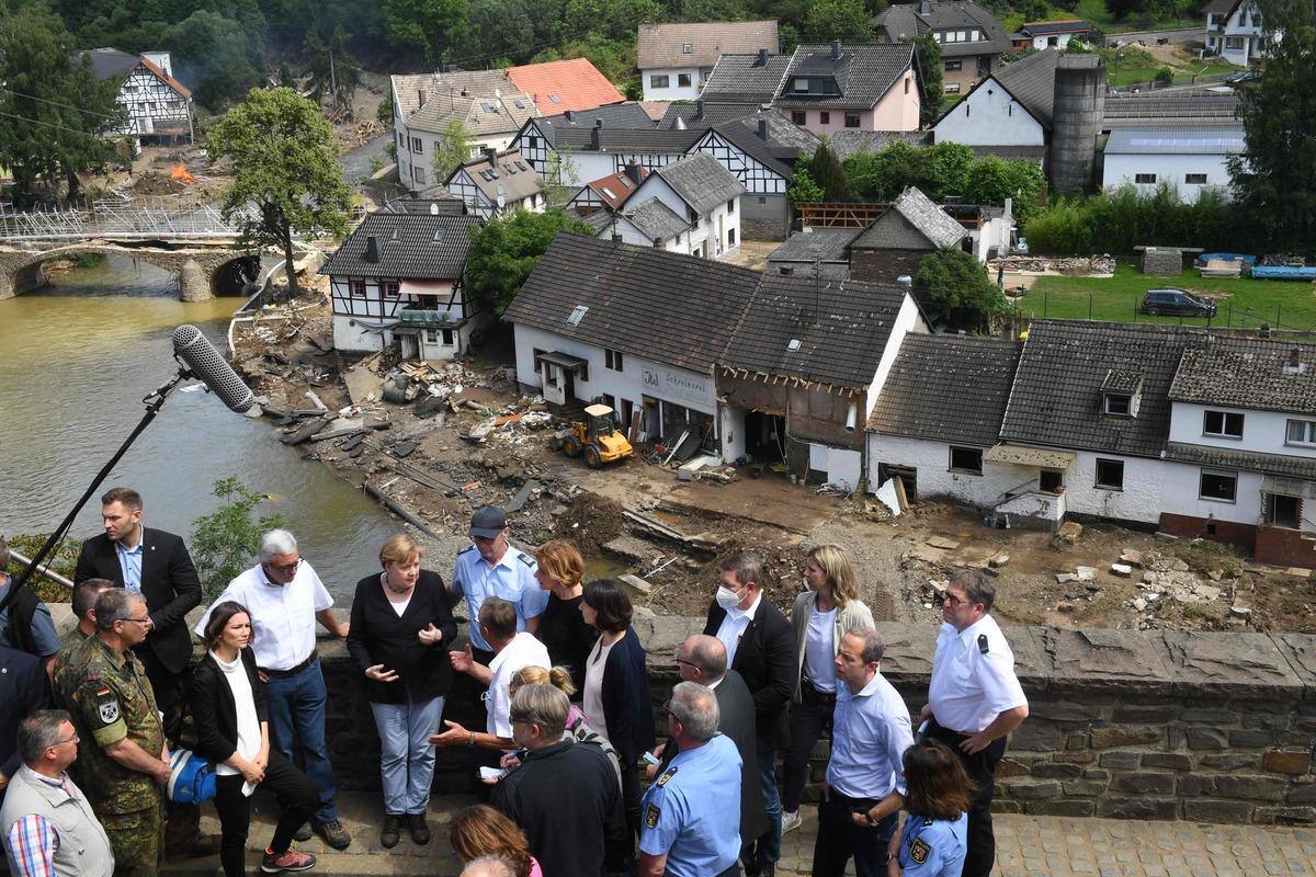 [EN IMAGES] Überschwemmungen: Mindestens 191 Tote in Europa, Merkel entdeckt „surreale“ Katastrophe