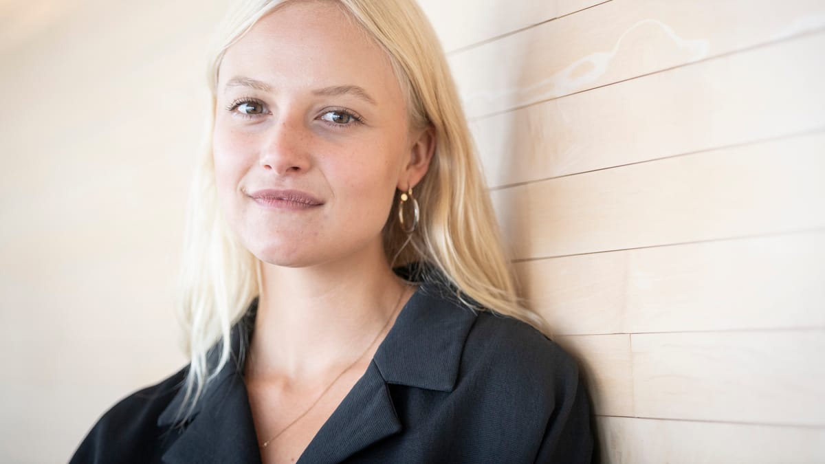 VIDÉOS | «Je trouve ça excitant d’avoir tout ça à jouer»: le personnage d’Audrey Price prend de l’importance dans la série «Les Armes»