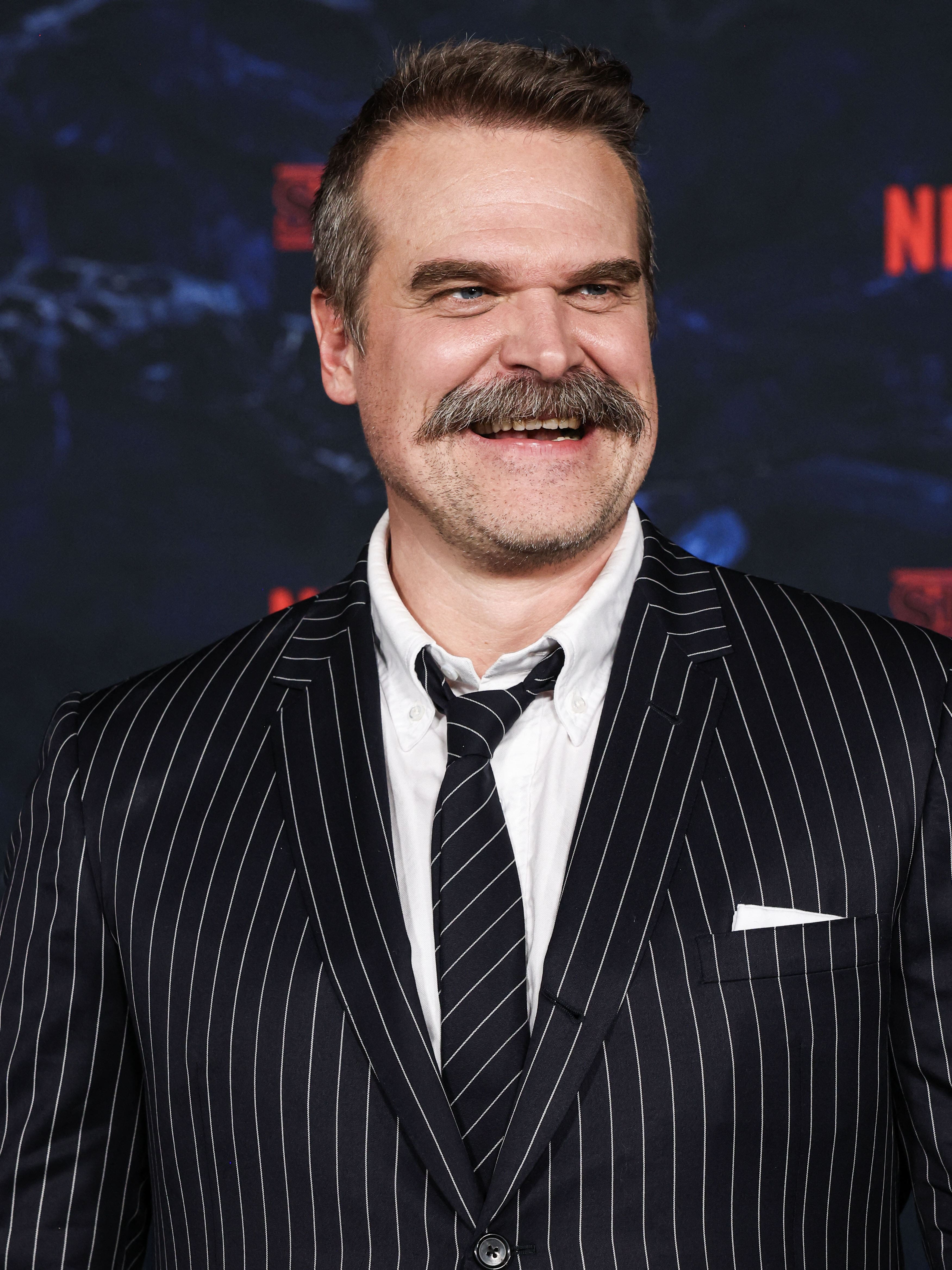 David Harbour a entamé une «psychothérapie intense»