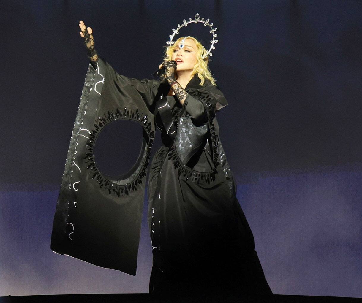 Un spectateur apprend &agrave; Madonna ce qu&rsquo;est de la poutine